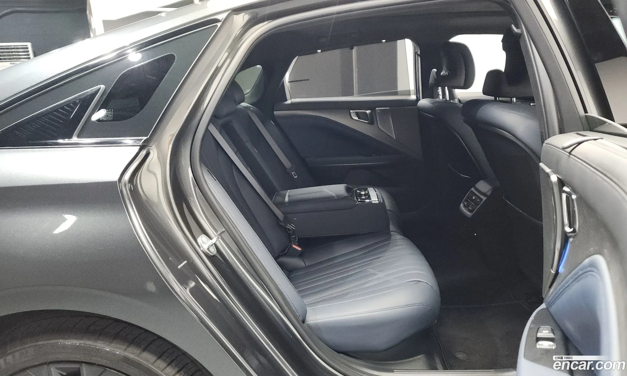 Kia K8 Hybrid 2024 — 38