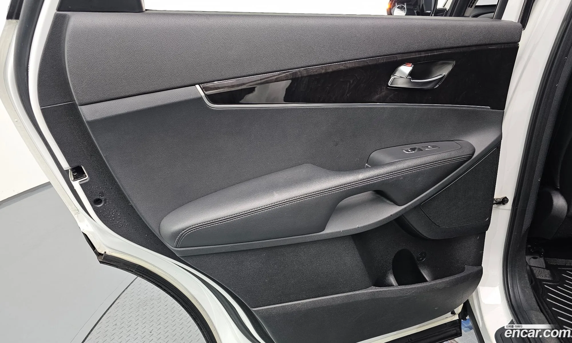 Kia Sorento 2016 KNAPH81BBGA216696 — 8