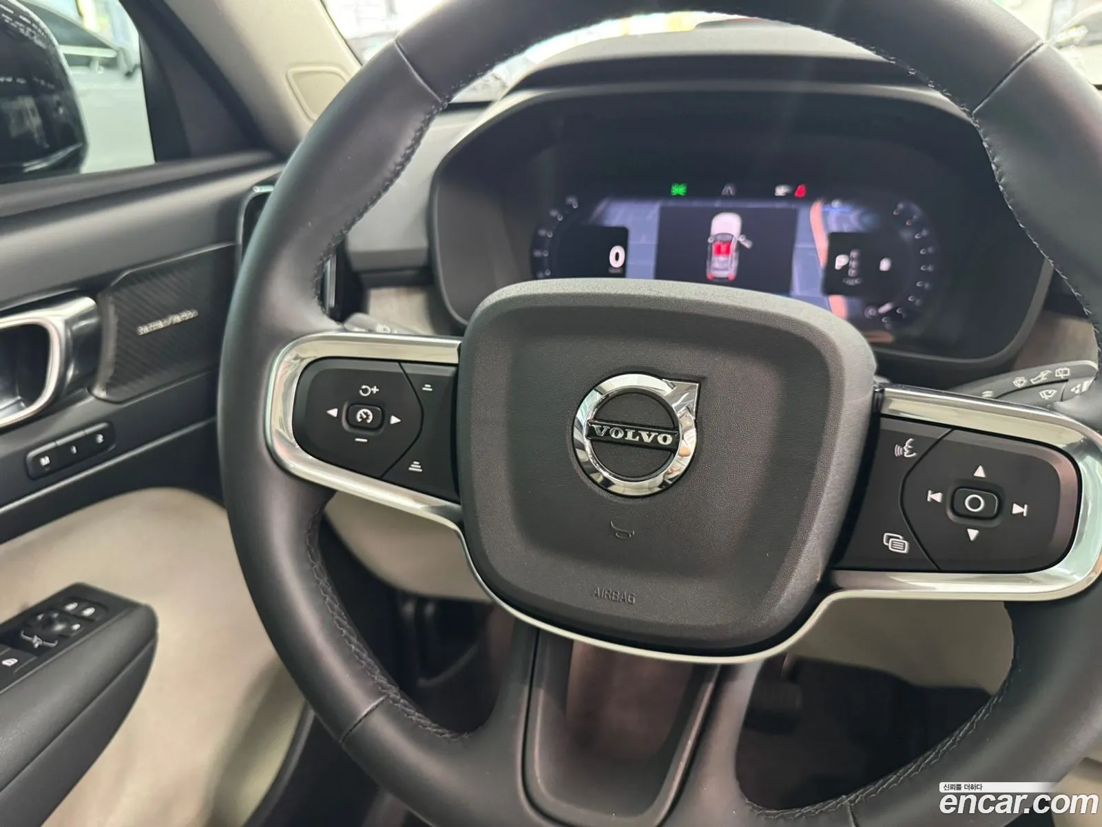 Volvo XC40 2025 — 5