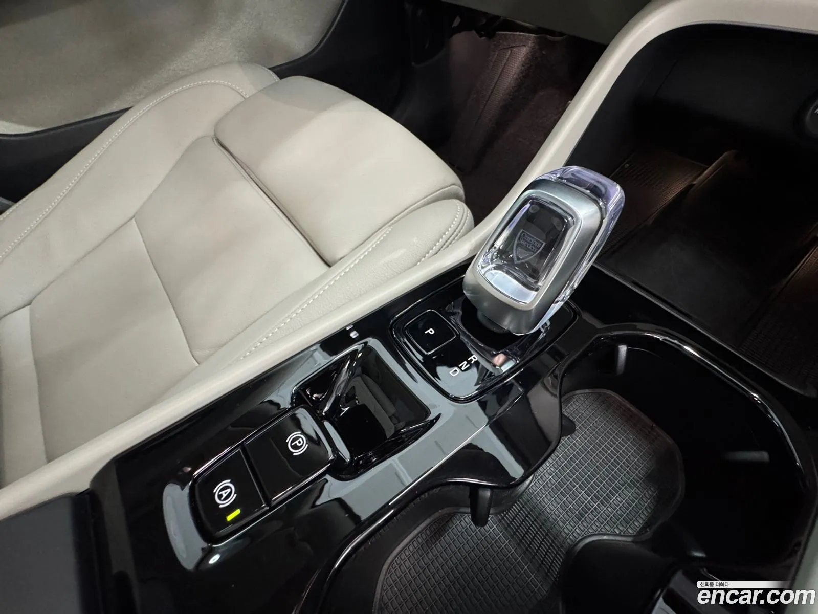 Volvo XC40 2025 — 11