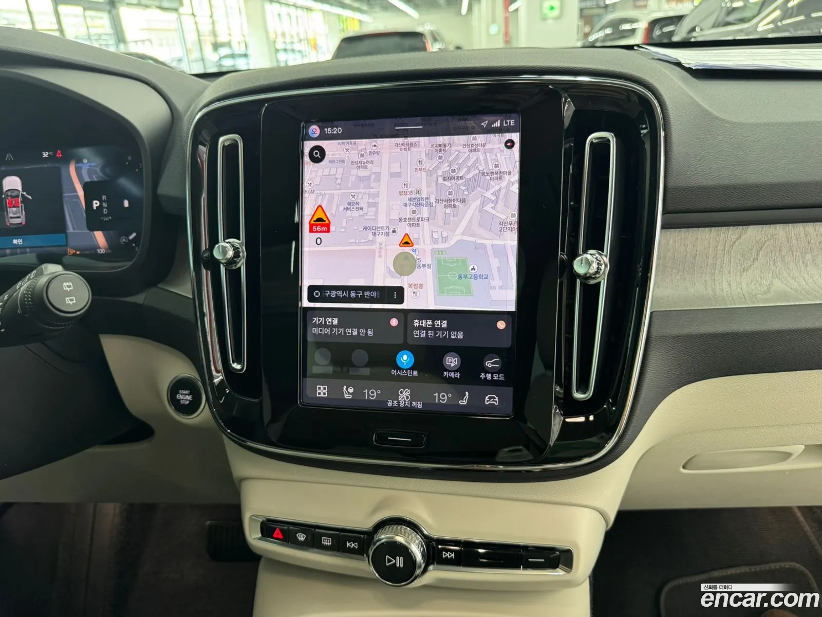 Volvo XC40 2025 — 12