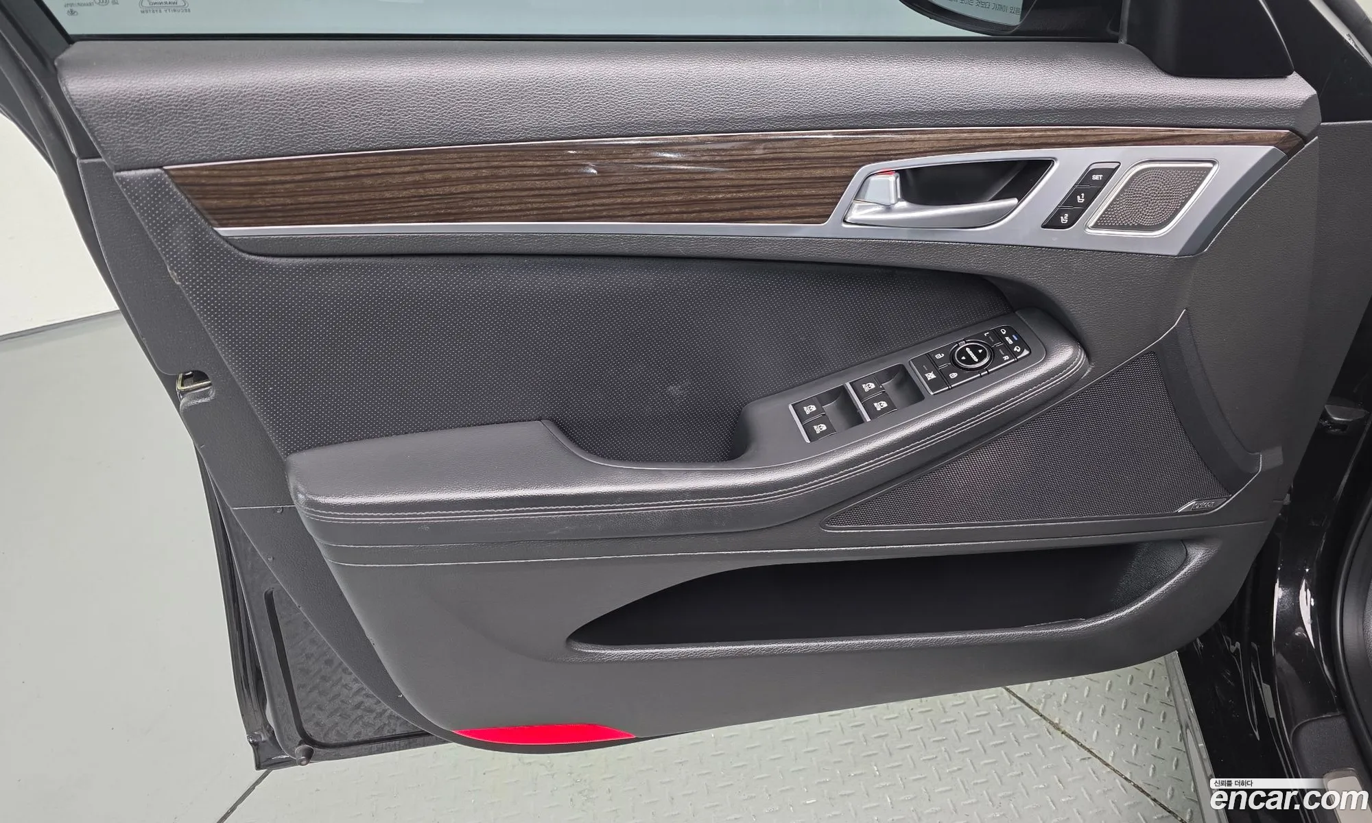 Genesis G80 2017 KMHGM41DDJU265319 — 8