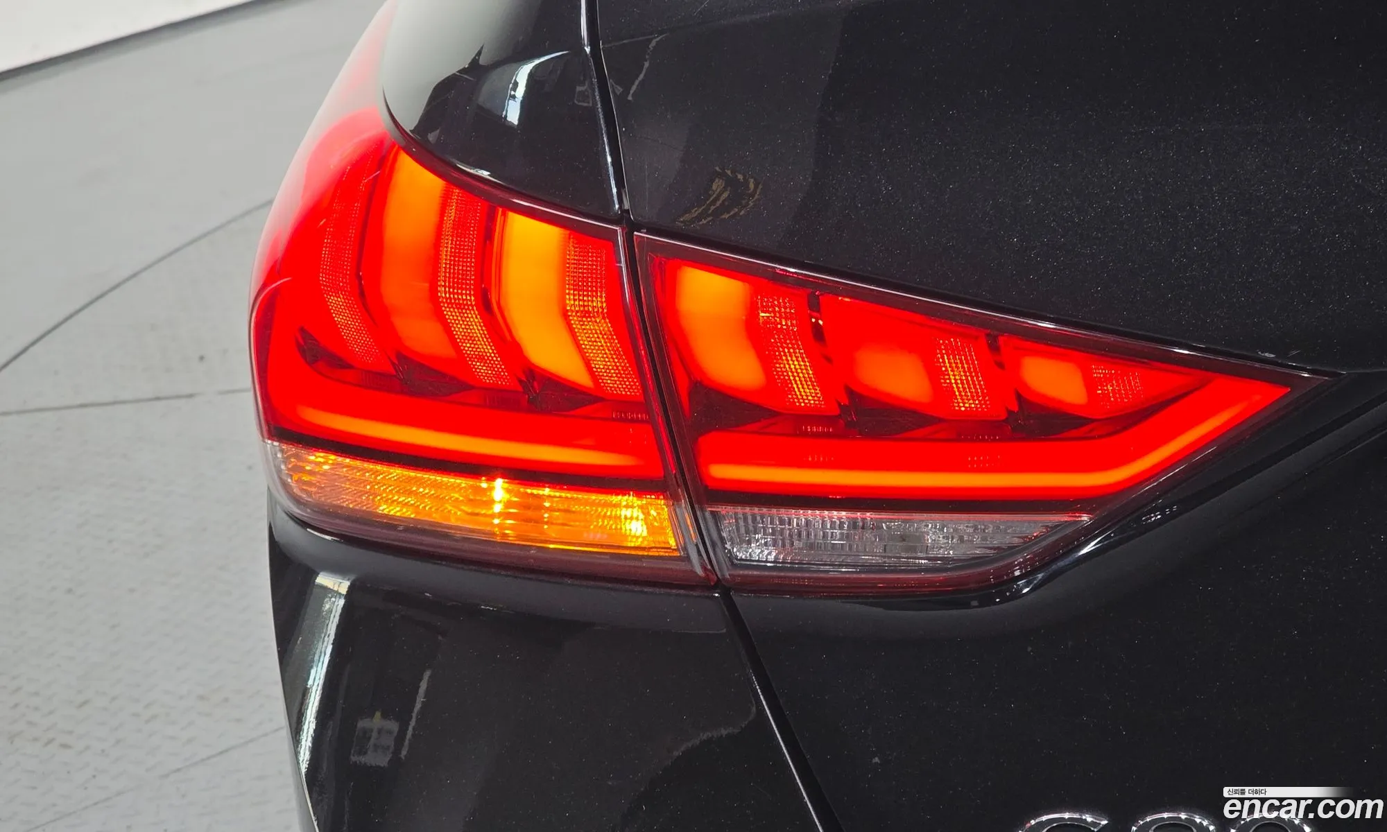 Genesis G80 2017 KMHGM41DDJU265319 — 5