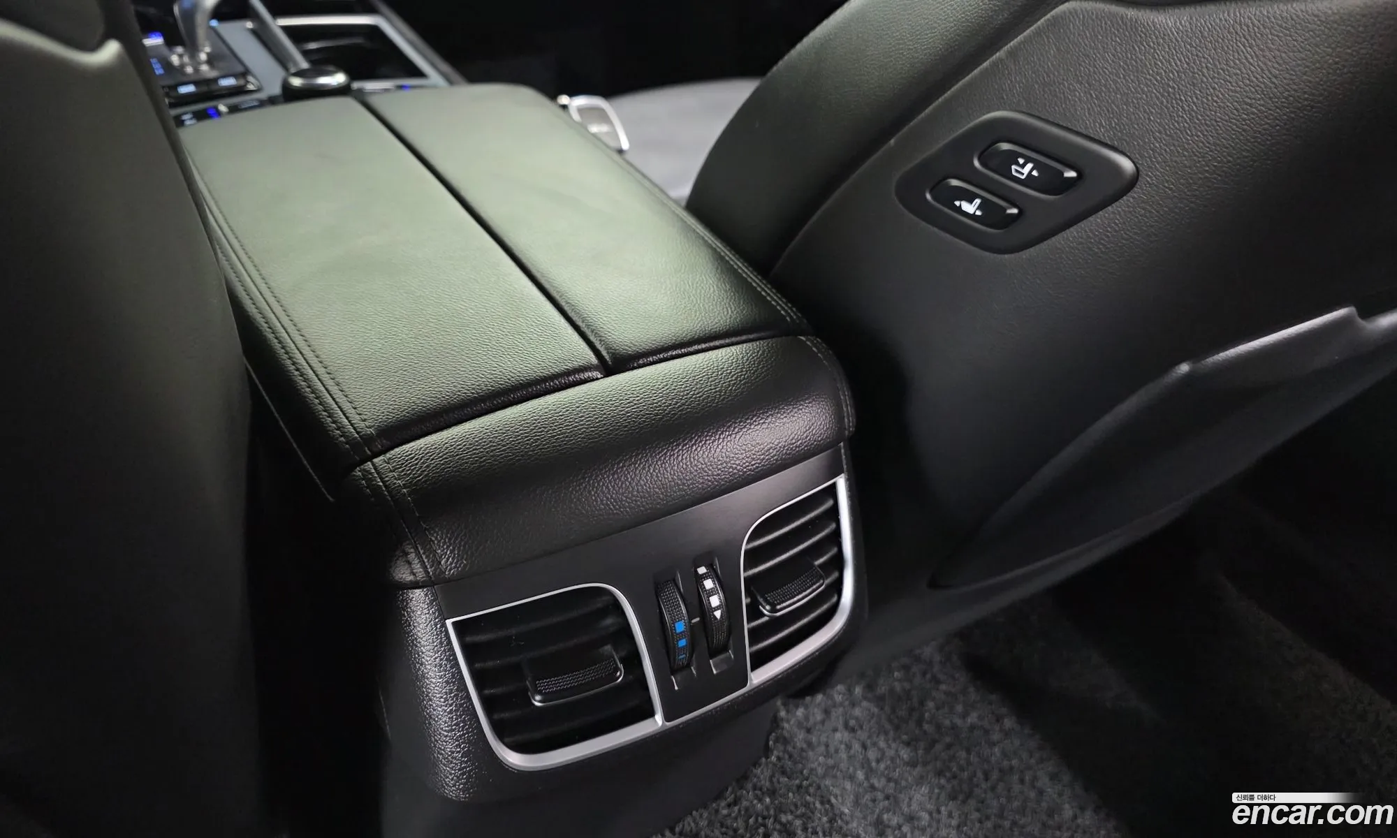 Genesis G80 2017 KMHGM41DDJU265319 — 9