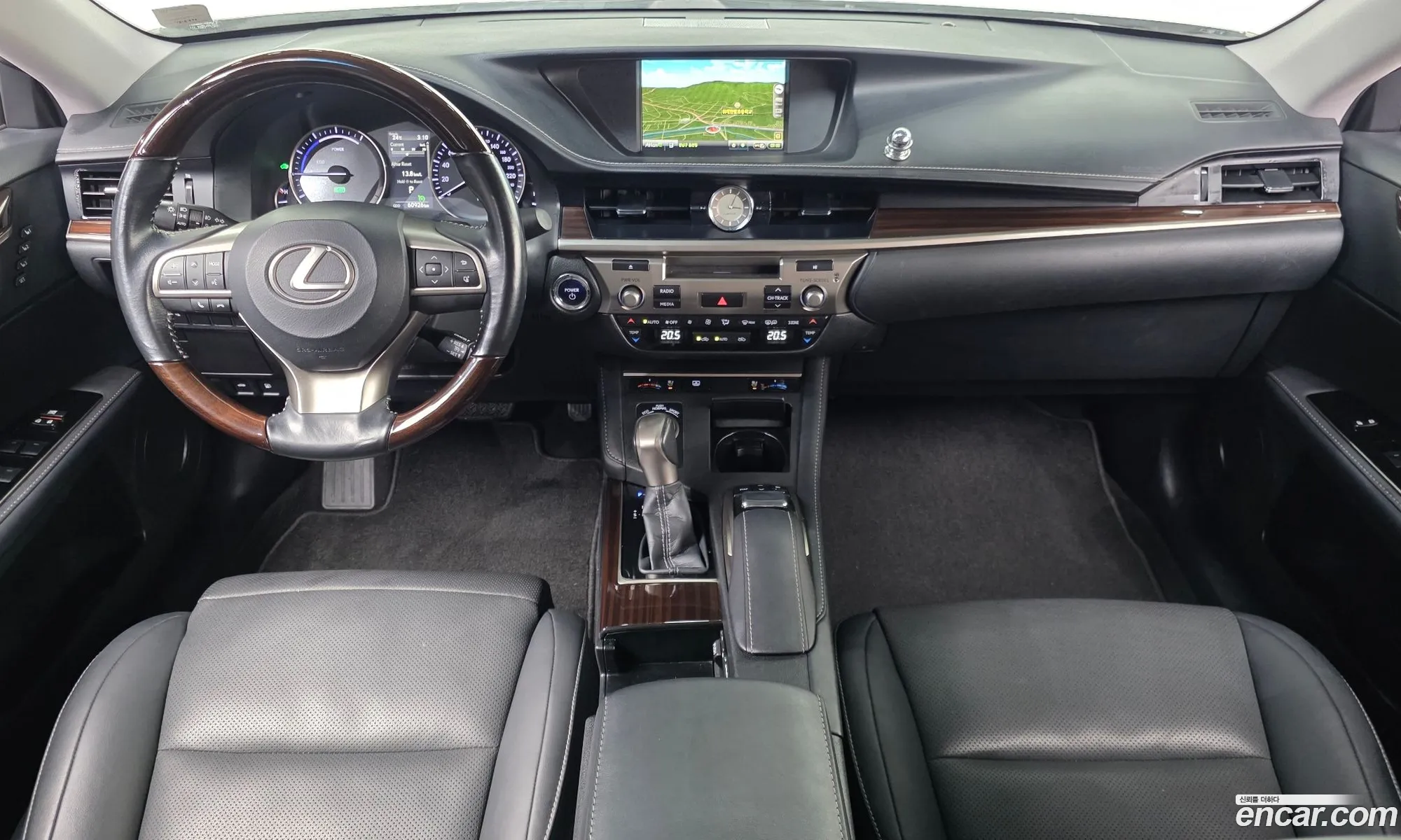 Lexus ES300h 2017 — 17