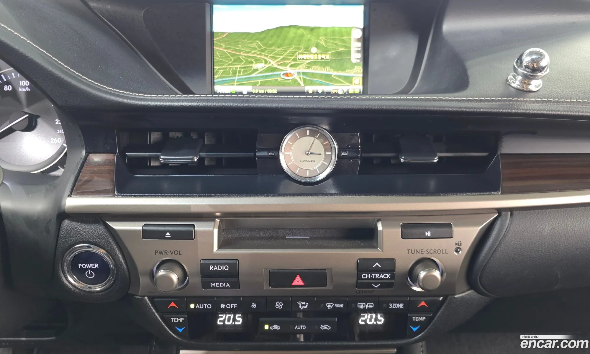 Lexus ES300h 2017 — 16