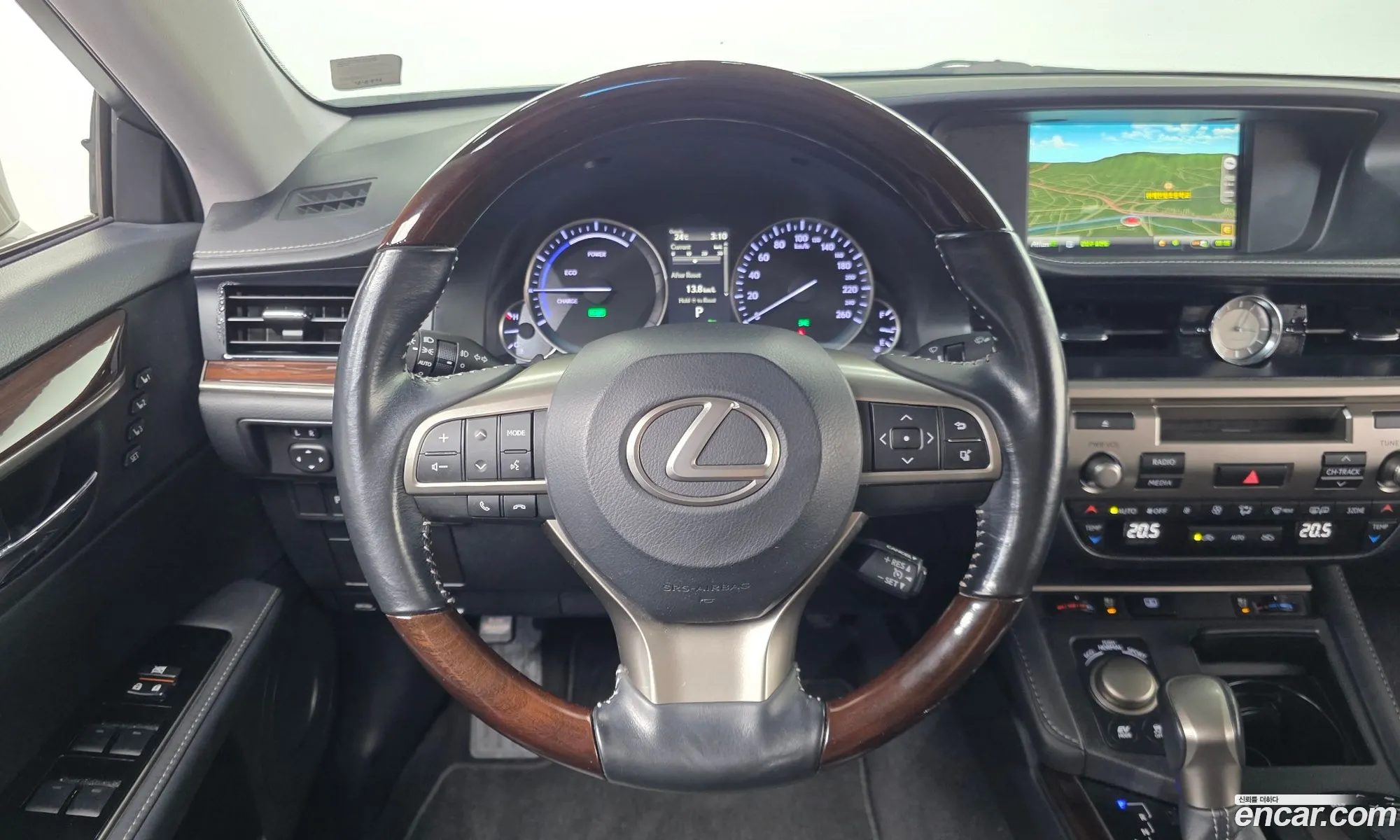 Lexus ES300h 2017 — 14