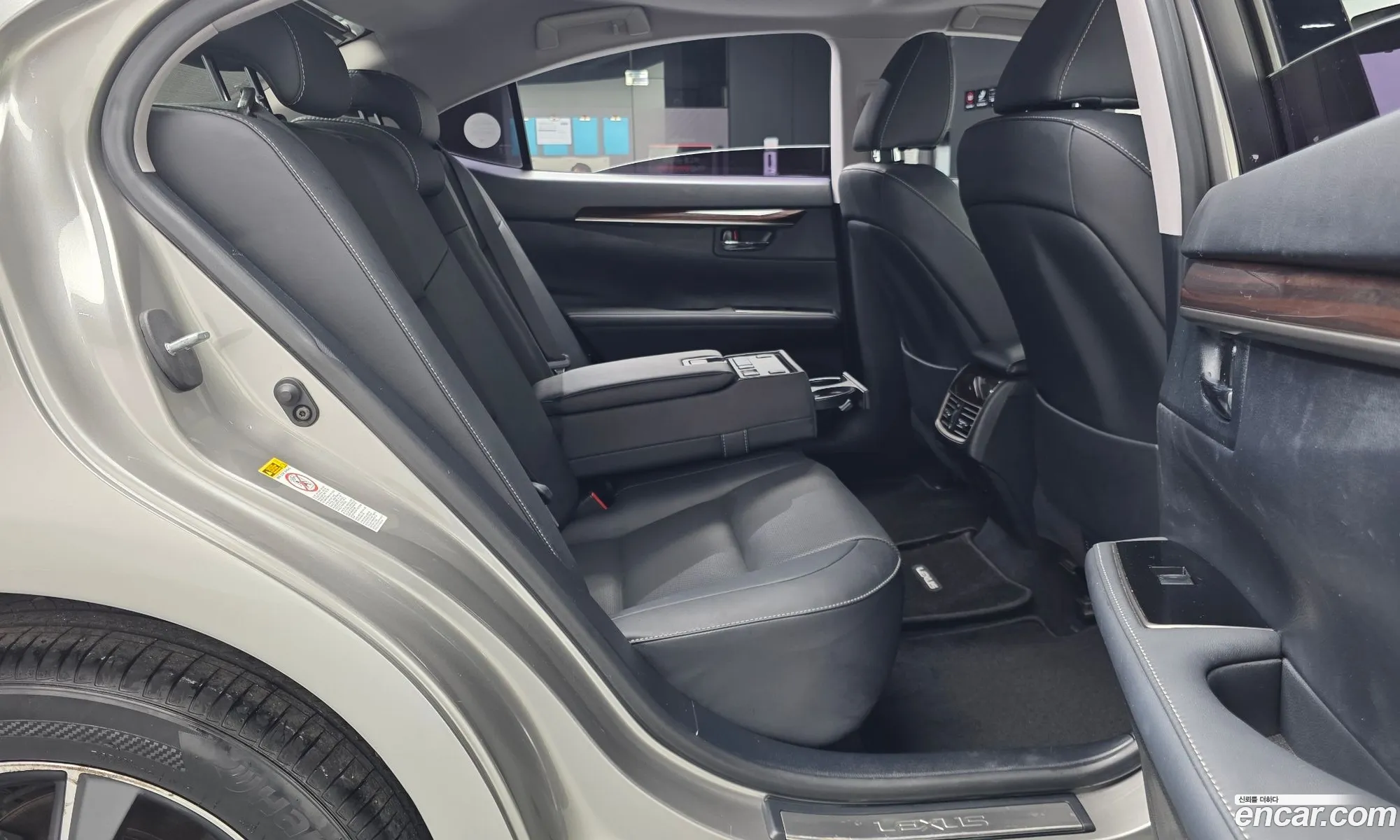 Lexus ES300h 2017 — 19