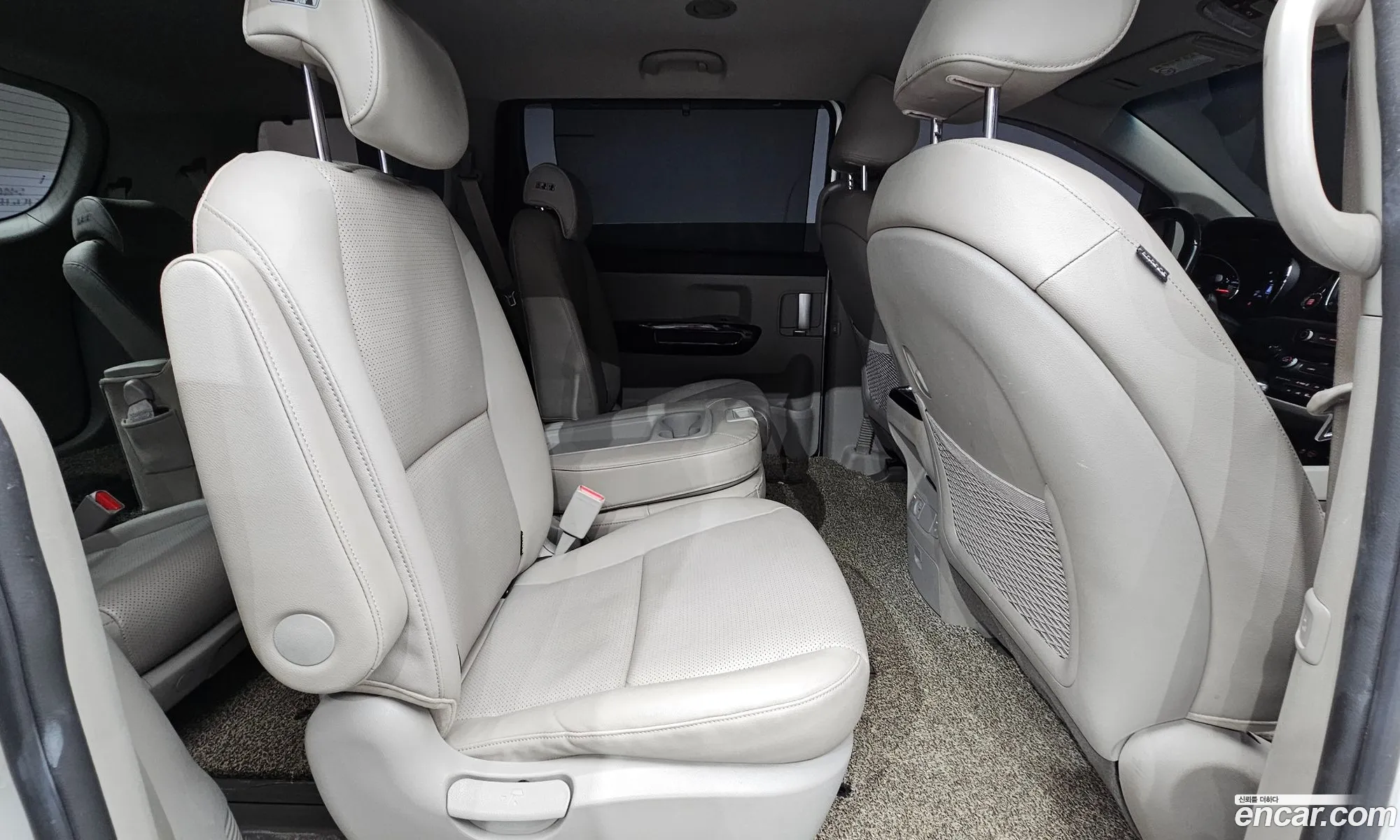 Kia Carnival 2018 KNHMF37ABKS499340 — 5