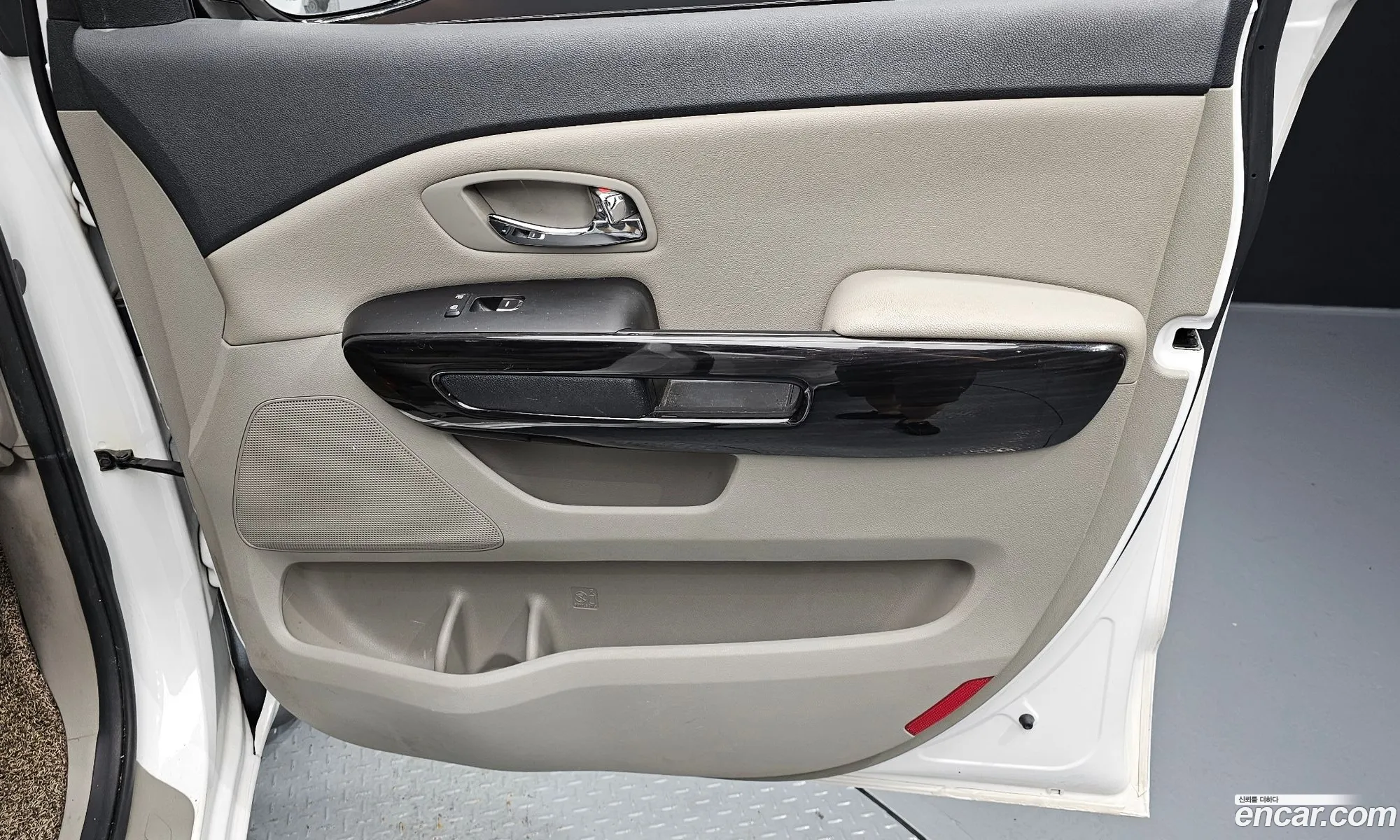 Kia Carnival 2018 KNHMF37ABKS499340 — 10