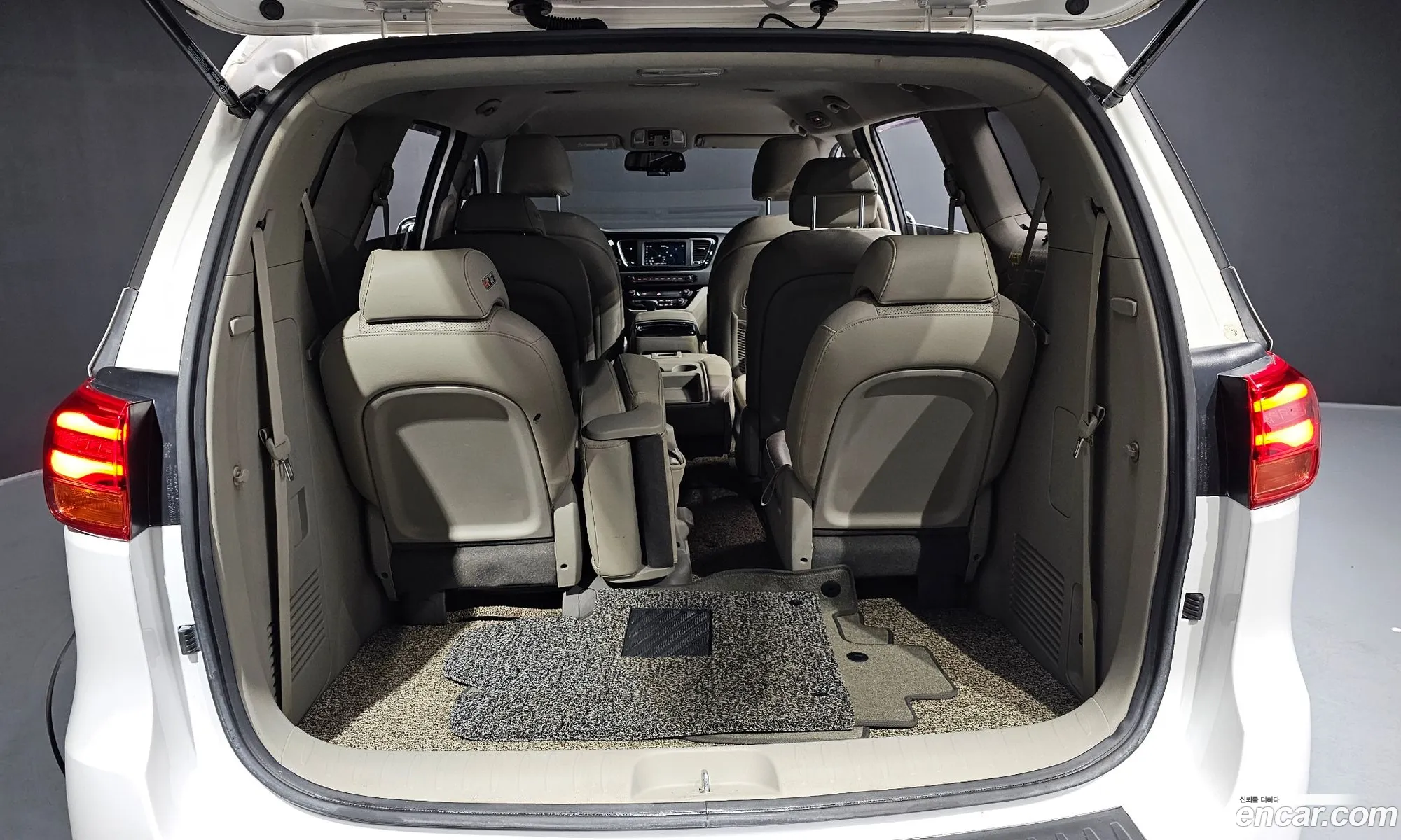 Kia Carnival 2018 KNHMF37ABKS499340 — 4