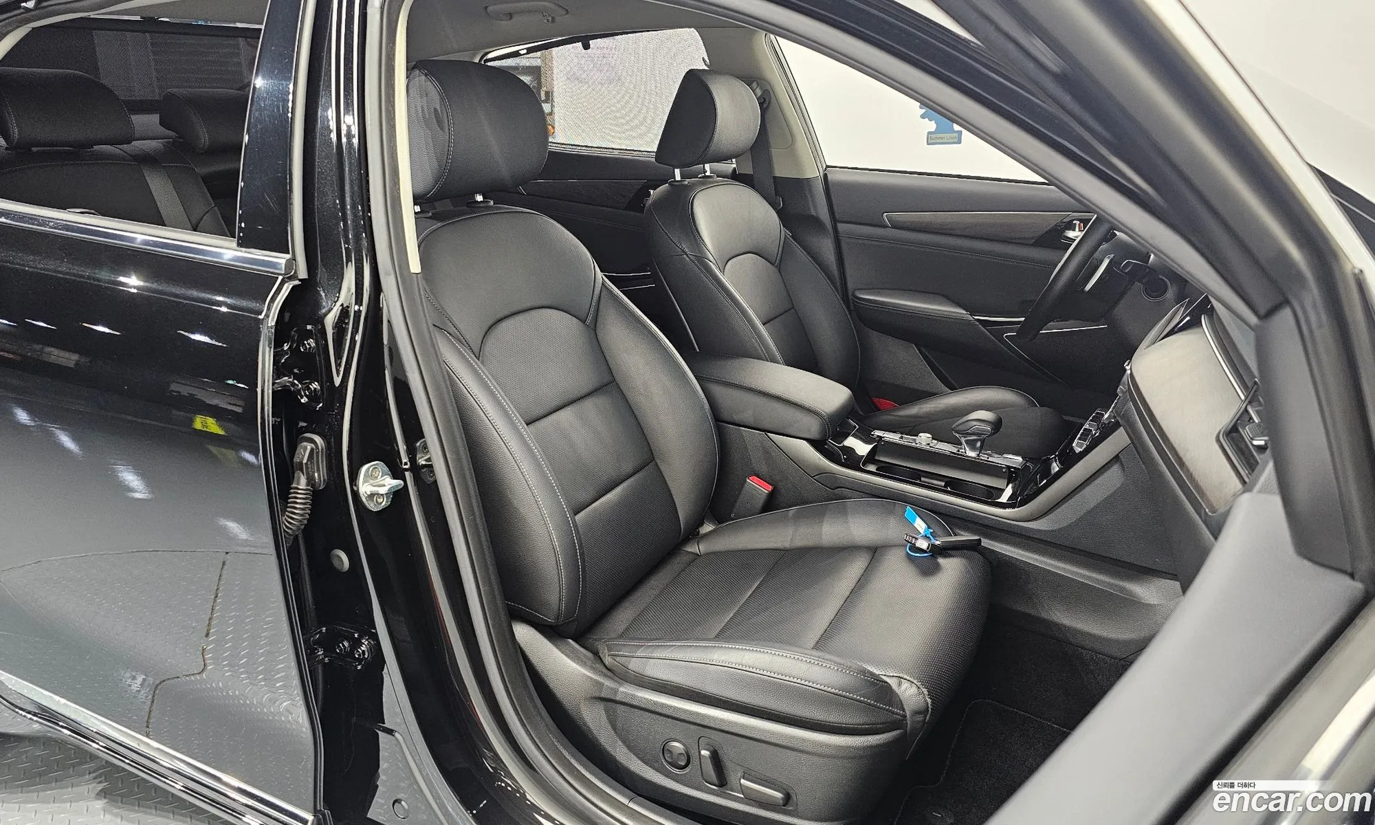 Kia K7 Premier 2019 KNALC418BLA197616 — 4