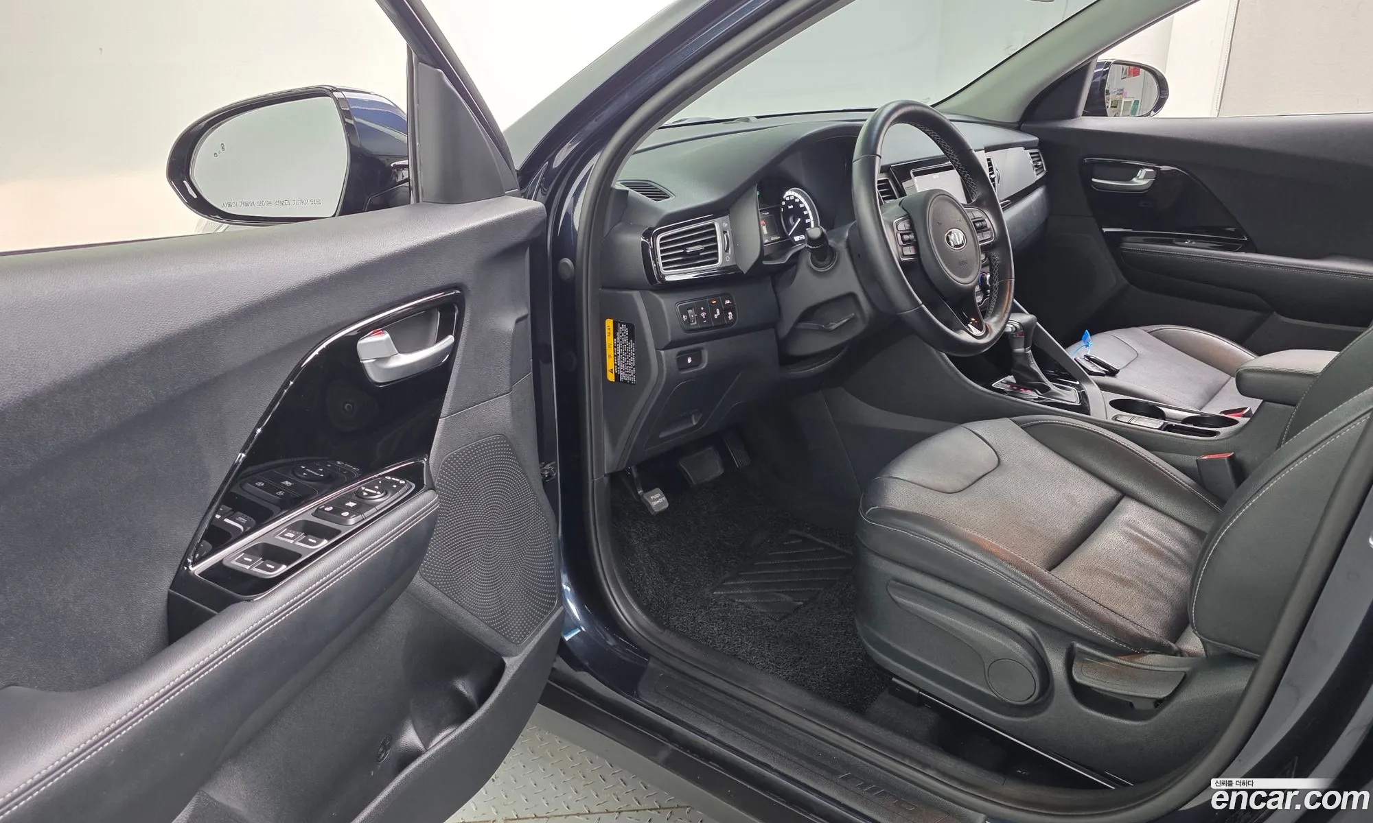 Kia Niro 2016 KNACB81CGHA001401 — 6