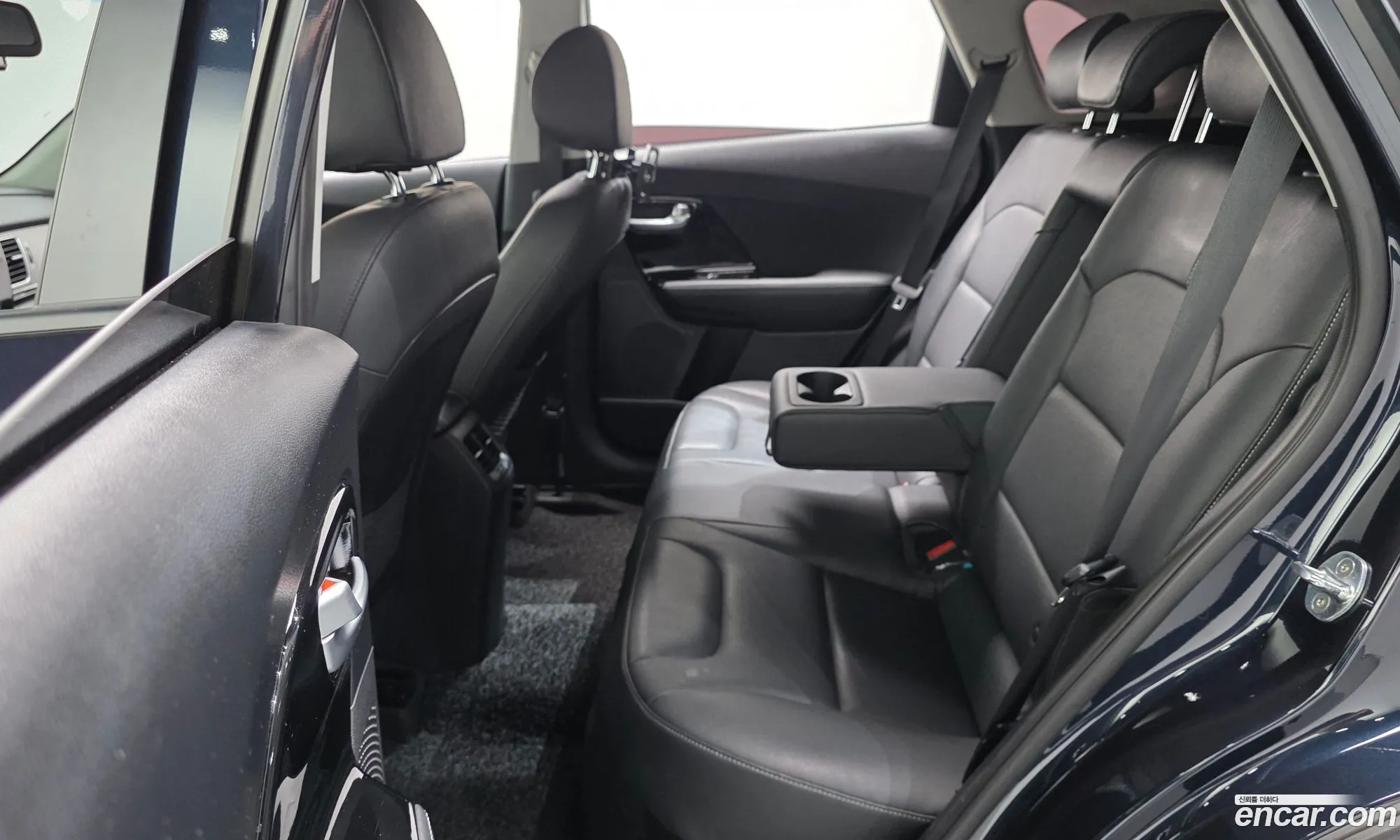 Kia Niro 2016 KNACB81CGHA001401 — 3