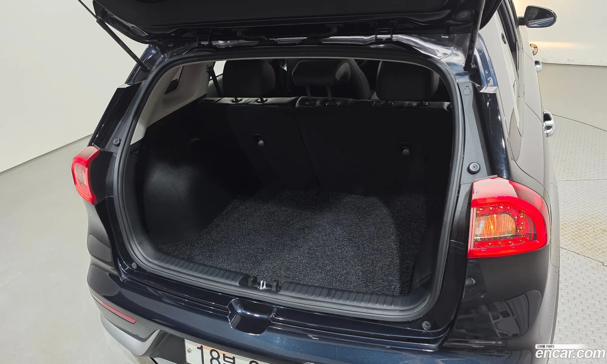 Kia Niro 2016 KNACB81CGHA001401 — 8