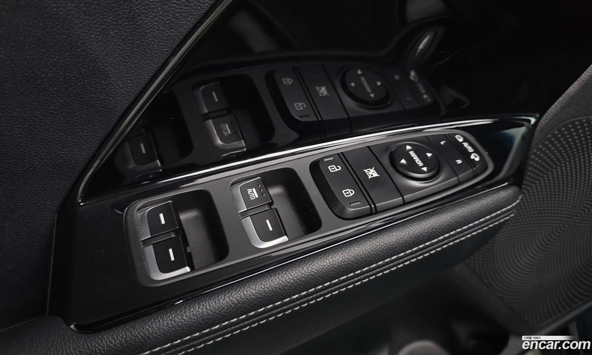 Kia Niro 2016 KNACB81CGHA001401 — 28