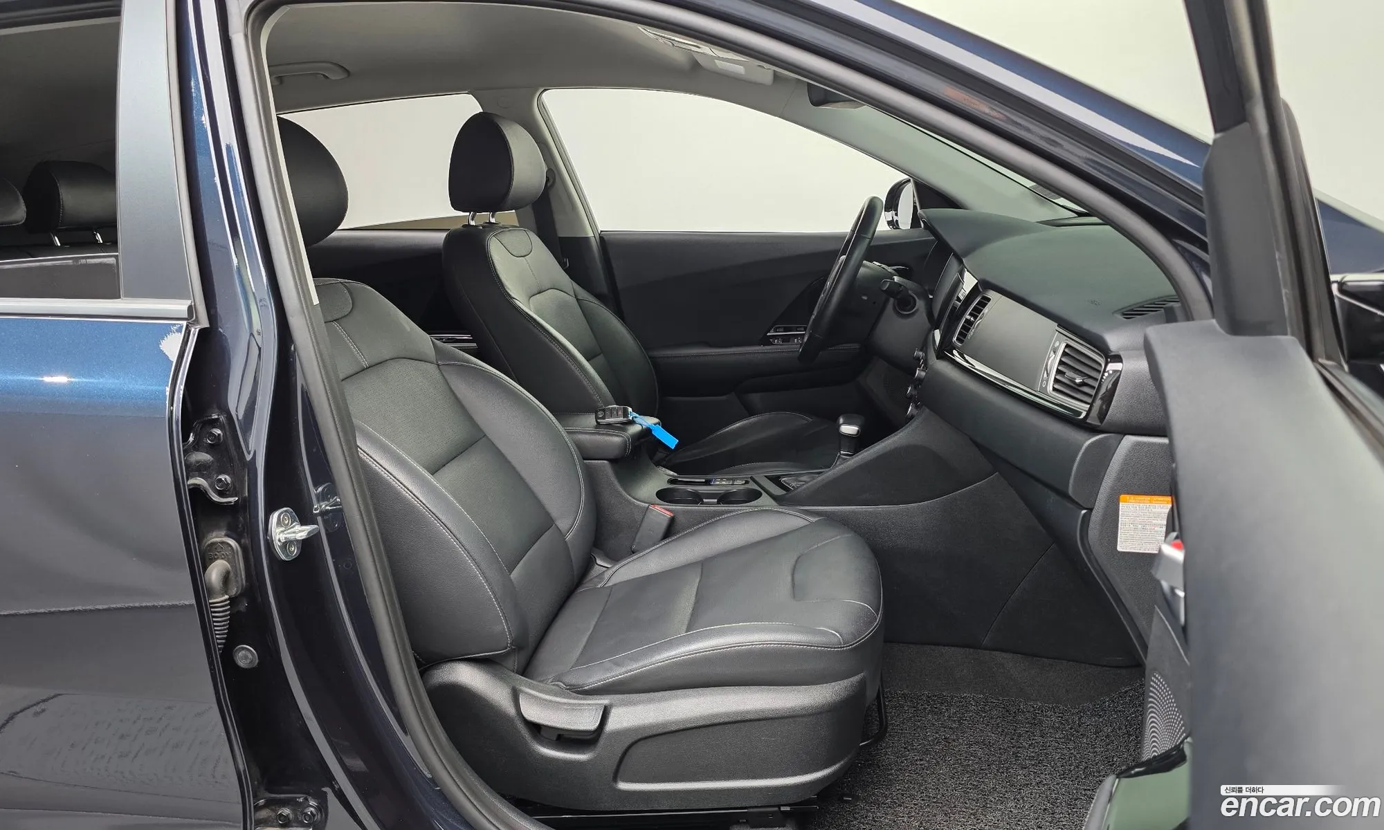 Kia Niro 2016 KNACB81CGHA001401 — 17