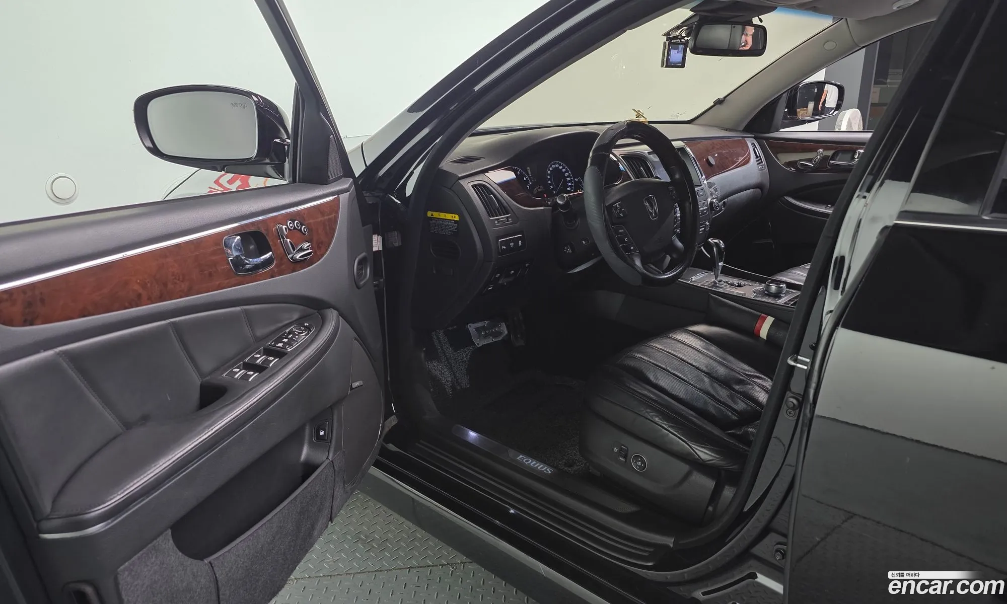 Hyundai Equus 2011 KMHGG41DBCU036847 — 18