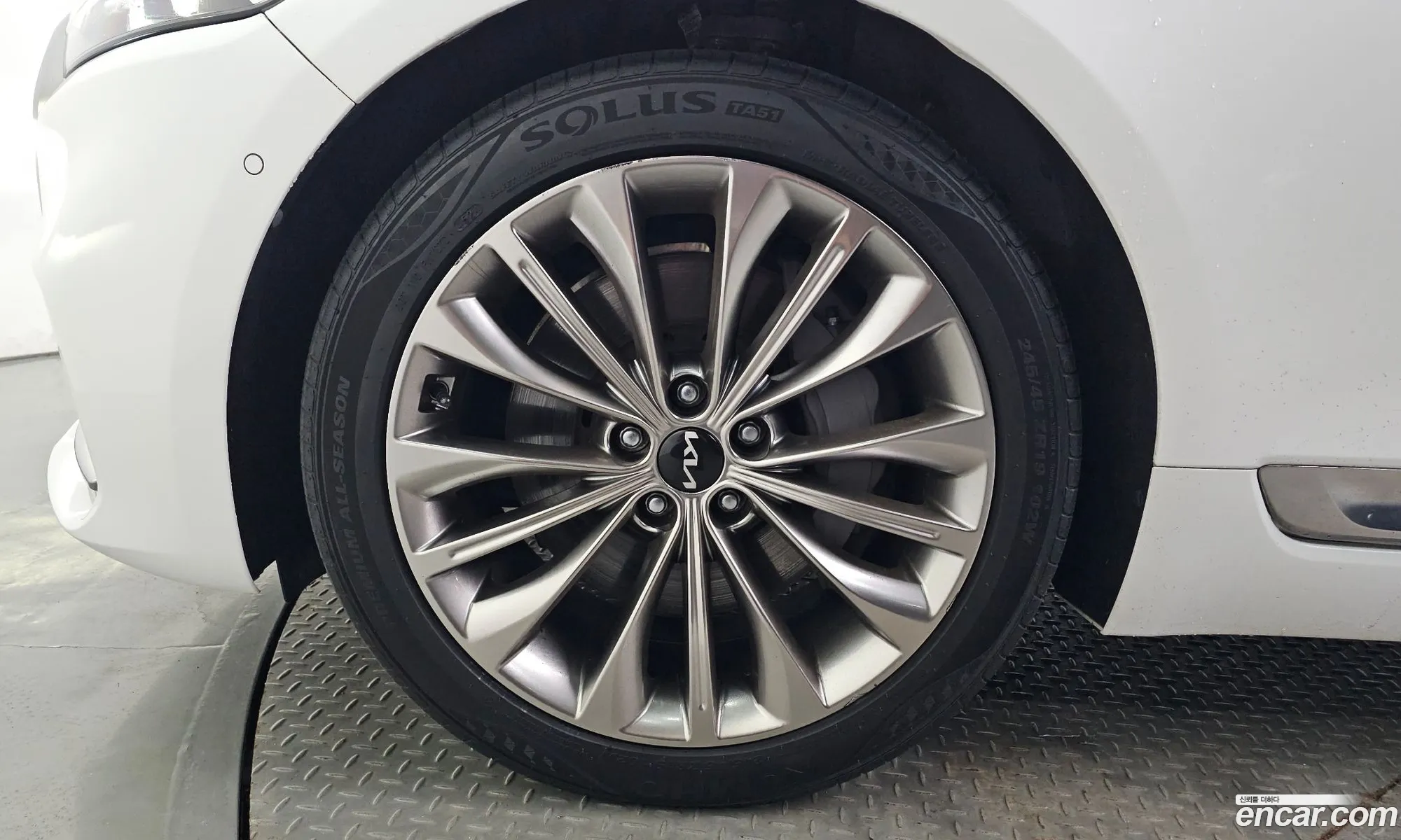 Kia K9 2021 — 17