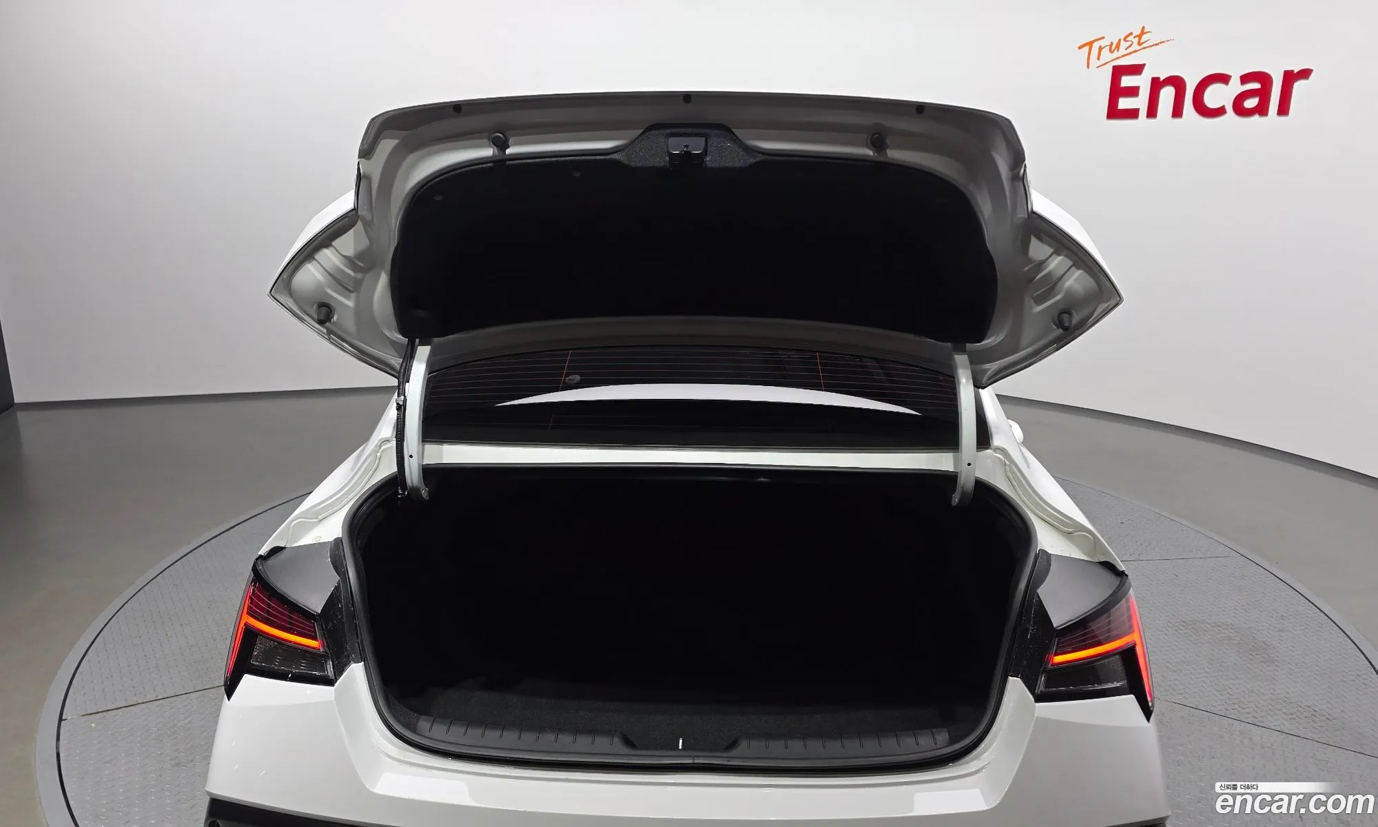 Hyundai Elantra 2023 KMHLN41EERU585772 — 4