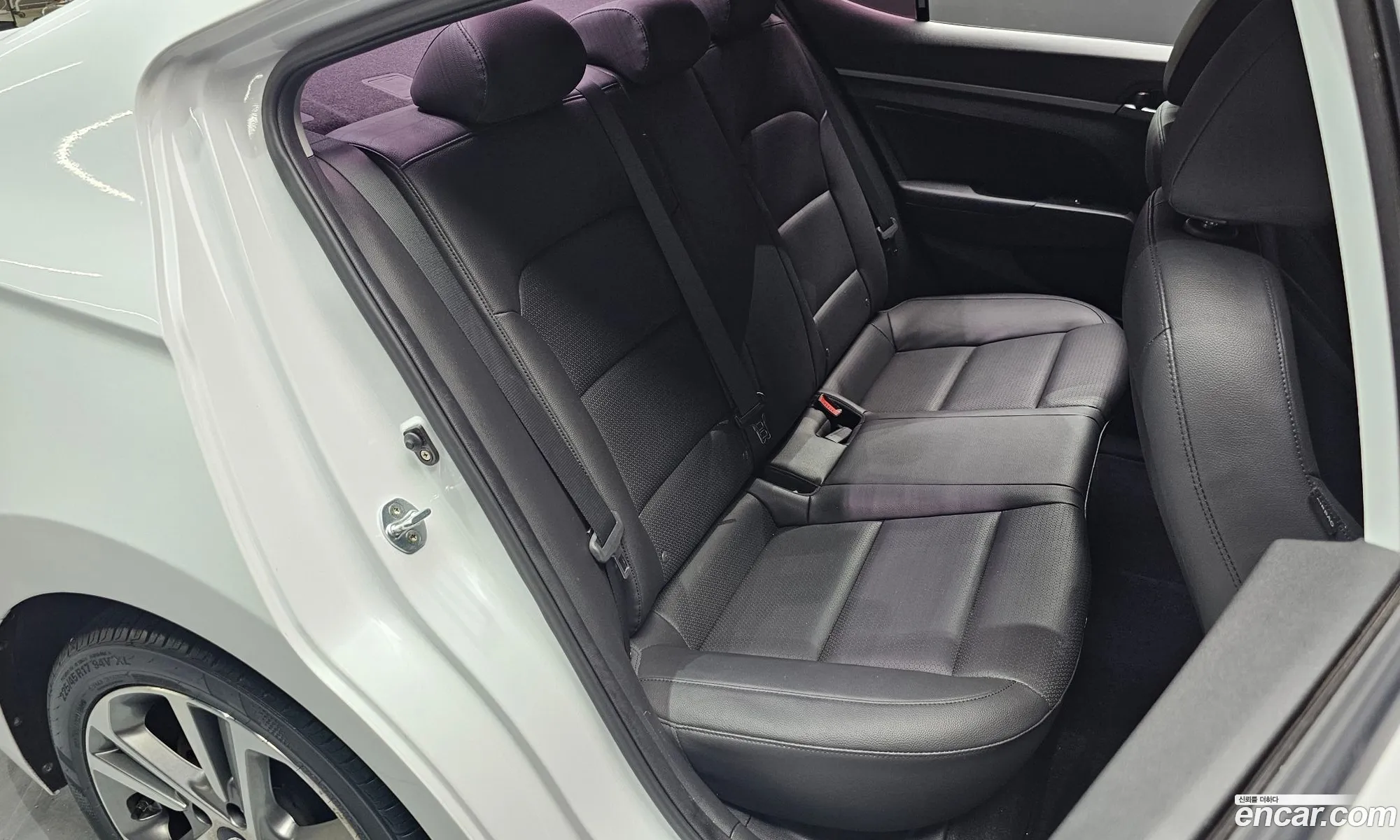 Hyundai Elantra AD 2018 — 27