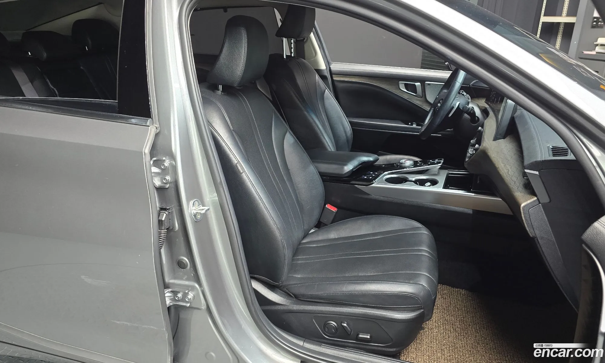 Kia K8 2022 KNAM241BBPA044603 — 8