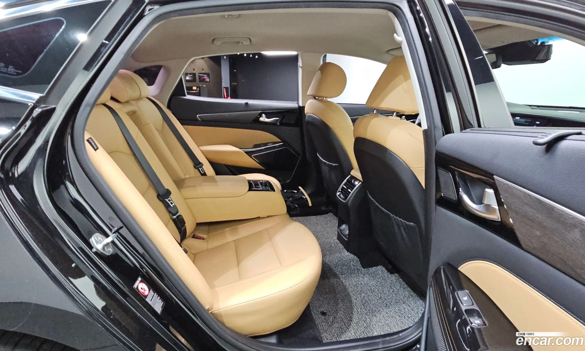 Kia K7 Premier 2019 KNALC41BBLA190358 — 19