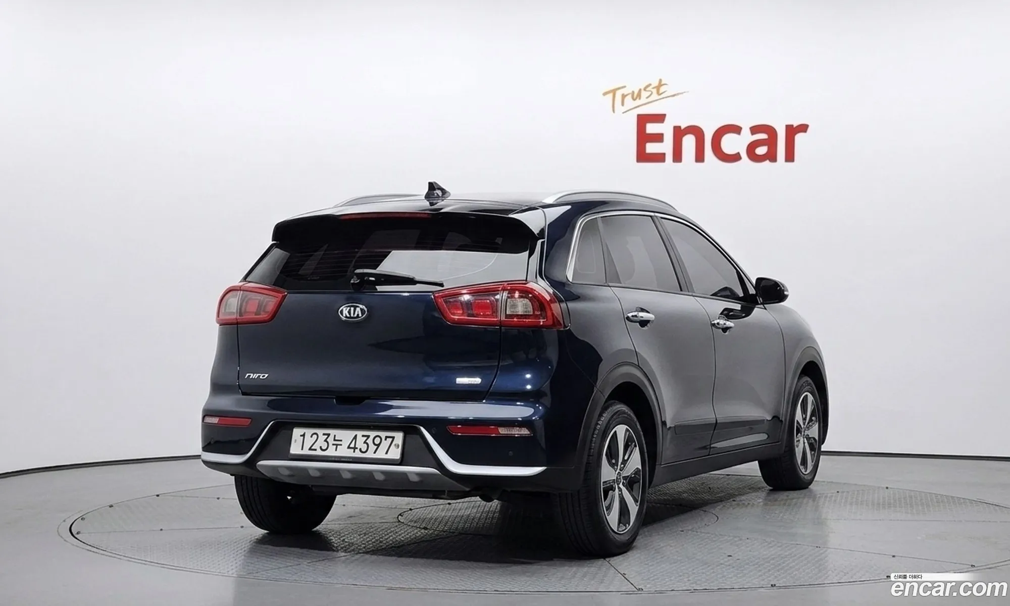 Kia Niro 2016 KNACB81CGHA022692 — 9