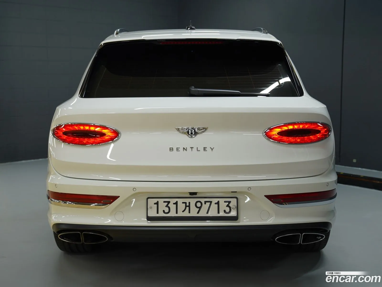 Bentley Bentayga 2022 — 16