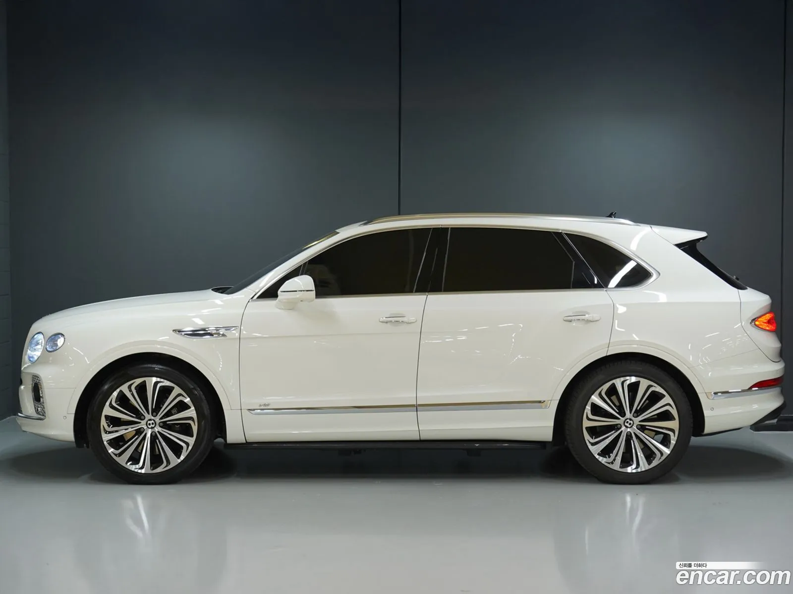 Bentley Bentayga 2022 — 19