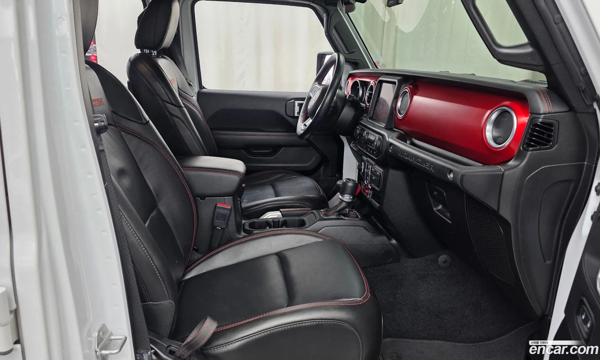 Jeep Wrangler 2020 — 24