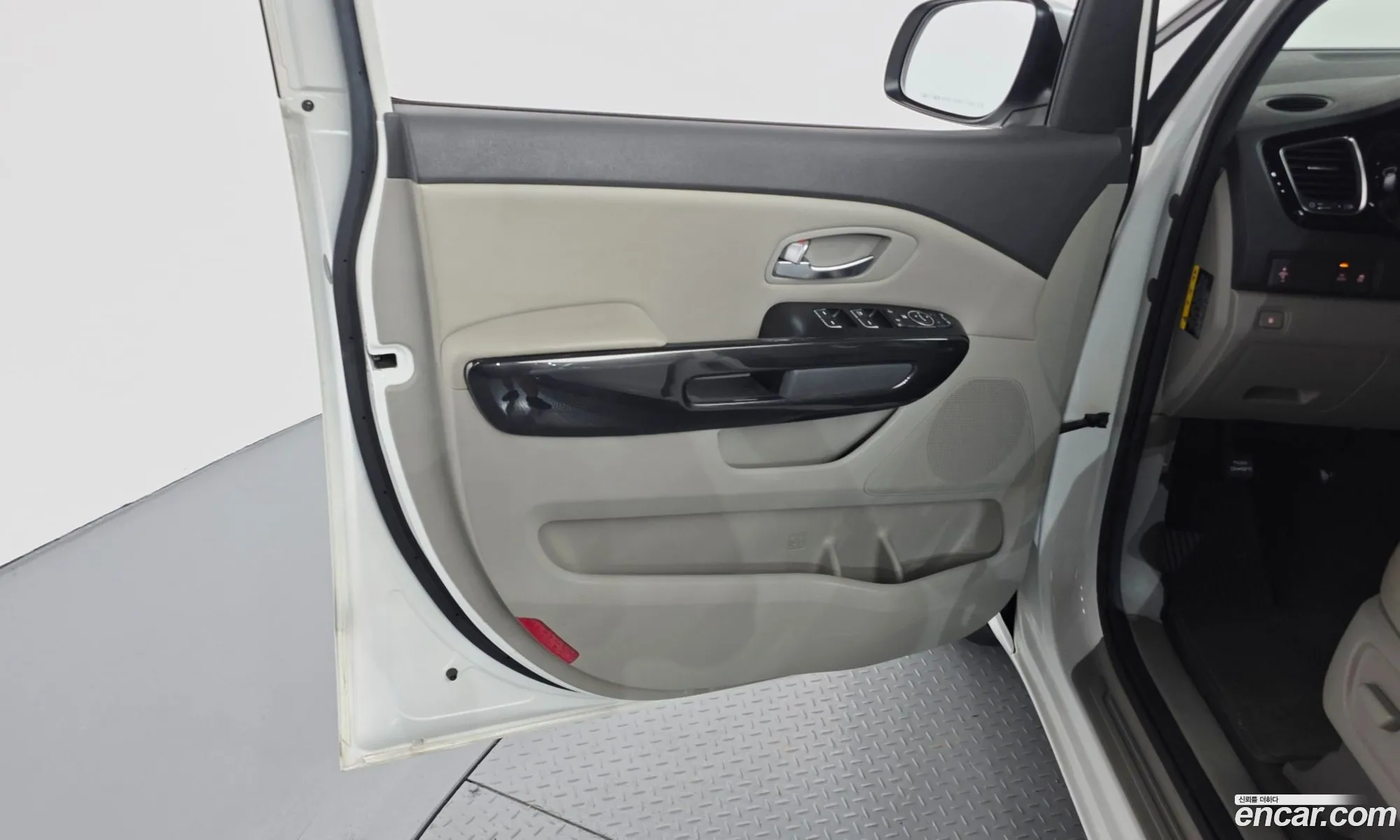 Kia Carnival 2014 — 24