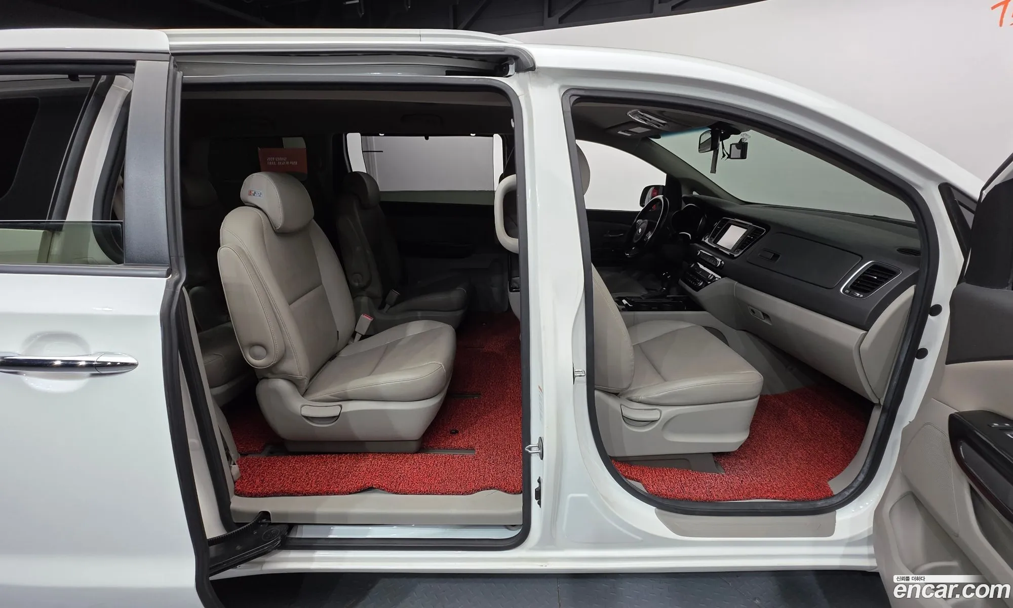 Kia Carnival 2014 — 21