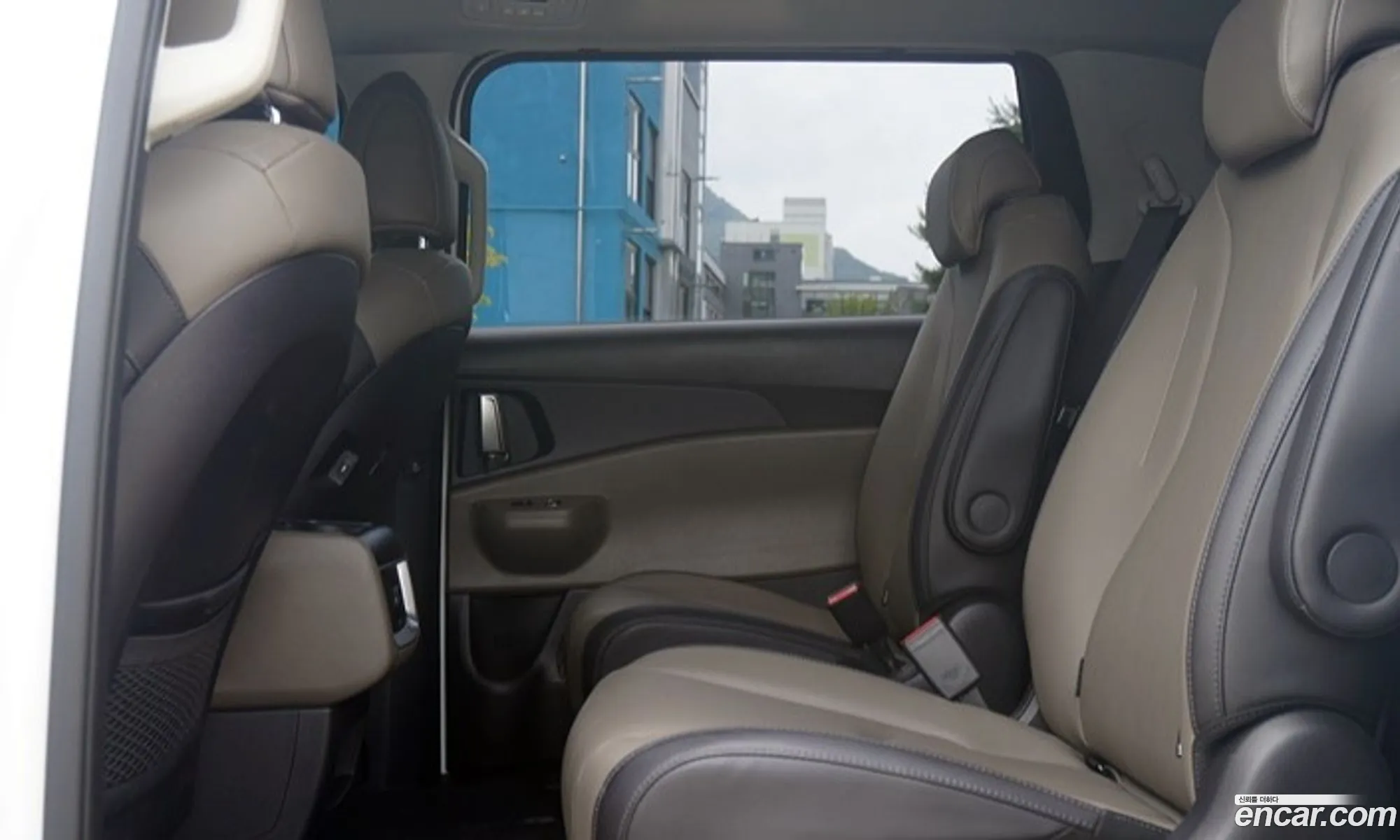 Kia Carnival 2025 — 12