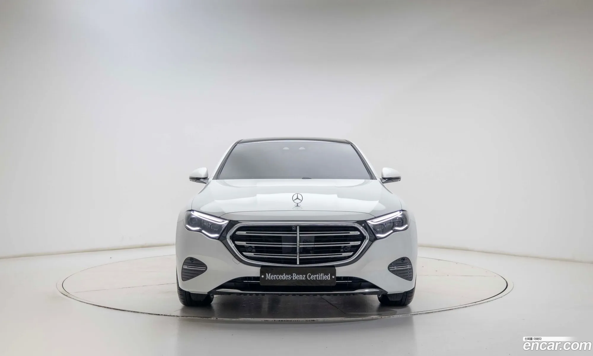 Mercedes-Benz E-Class W214 2026 — 18