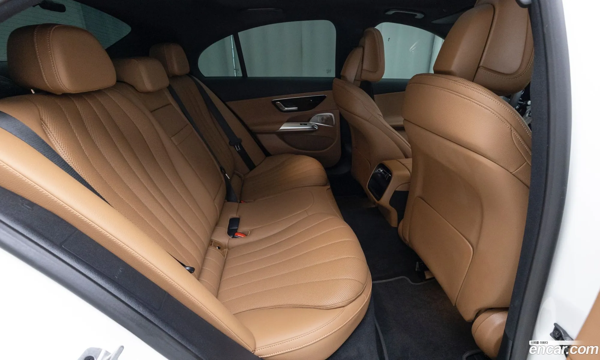 Mercedes-Benz E-Class W214 2026 — 17