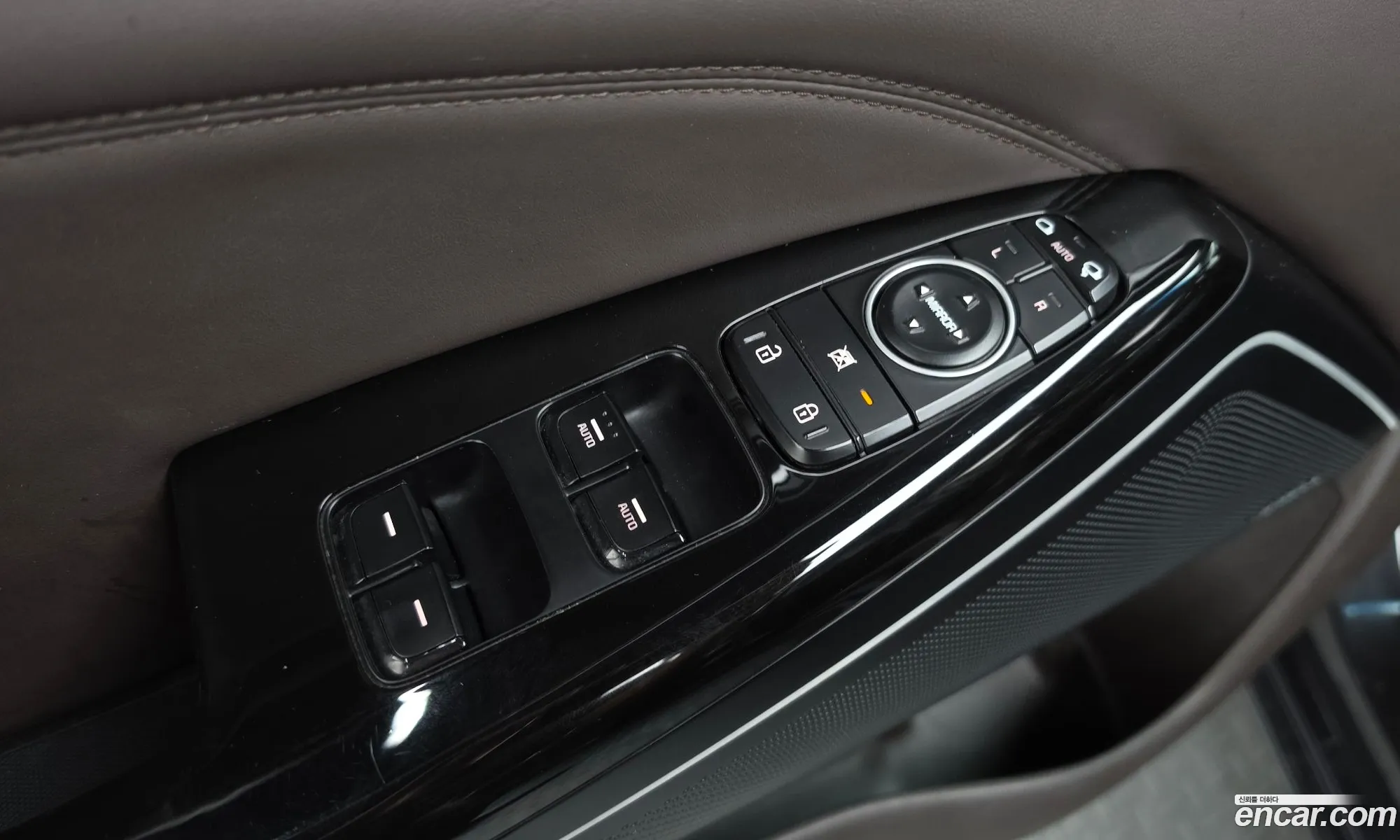 Kia K7 2016 KNALC411BGA050351 — 24