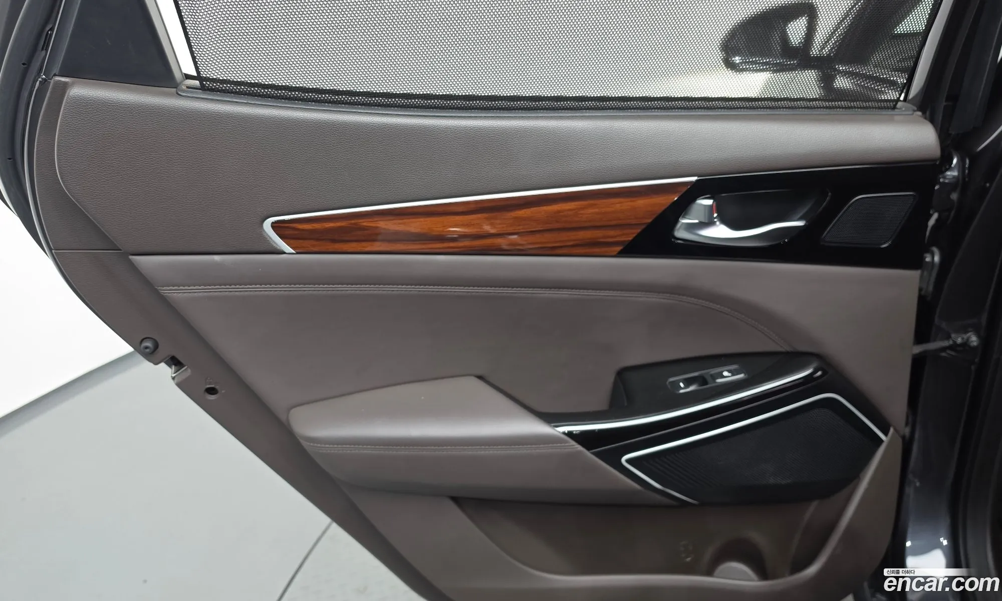 Kia K7 2016 KNALC411BGA050351 — 32