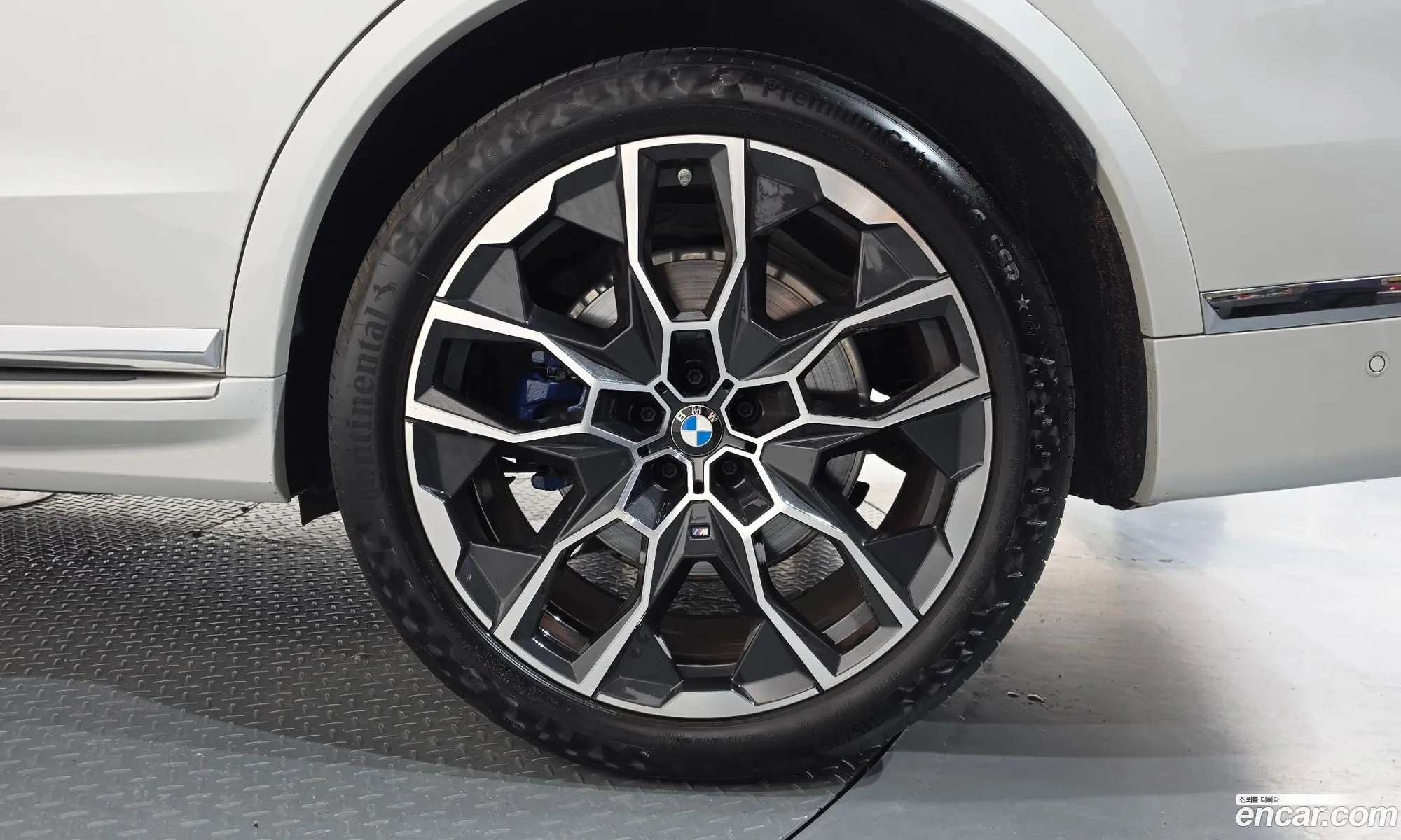 BMW X7 2025 WBA21EM01S9121080 — 32