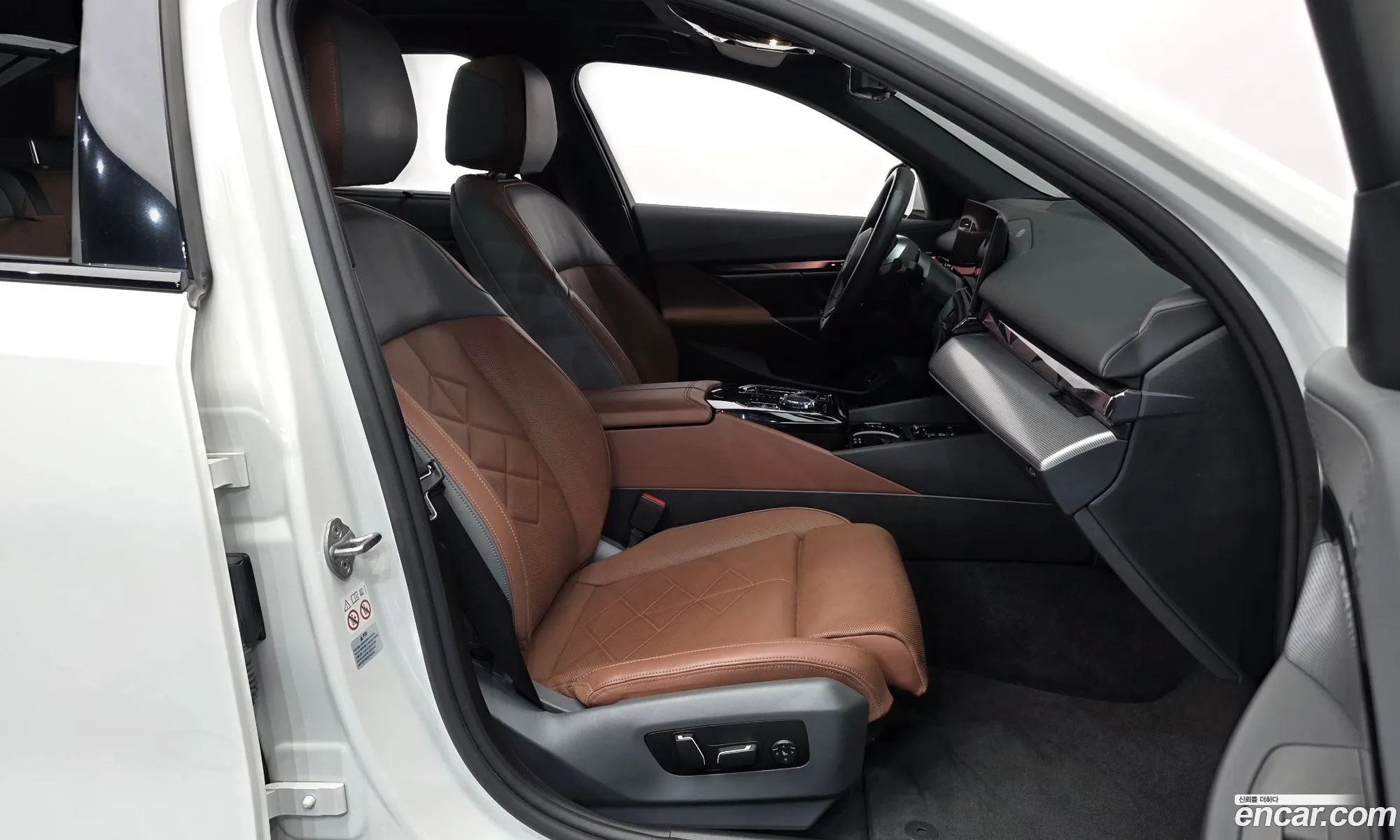 BMW 5 Series 2023 WBA51FJ09RCP10091 — 17