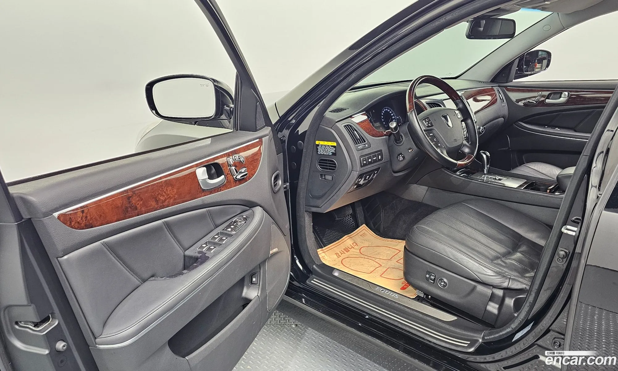 Hyundai Equus 2012 KMHGG41DBCU056791 — 2