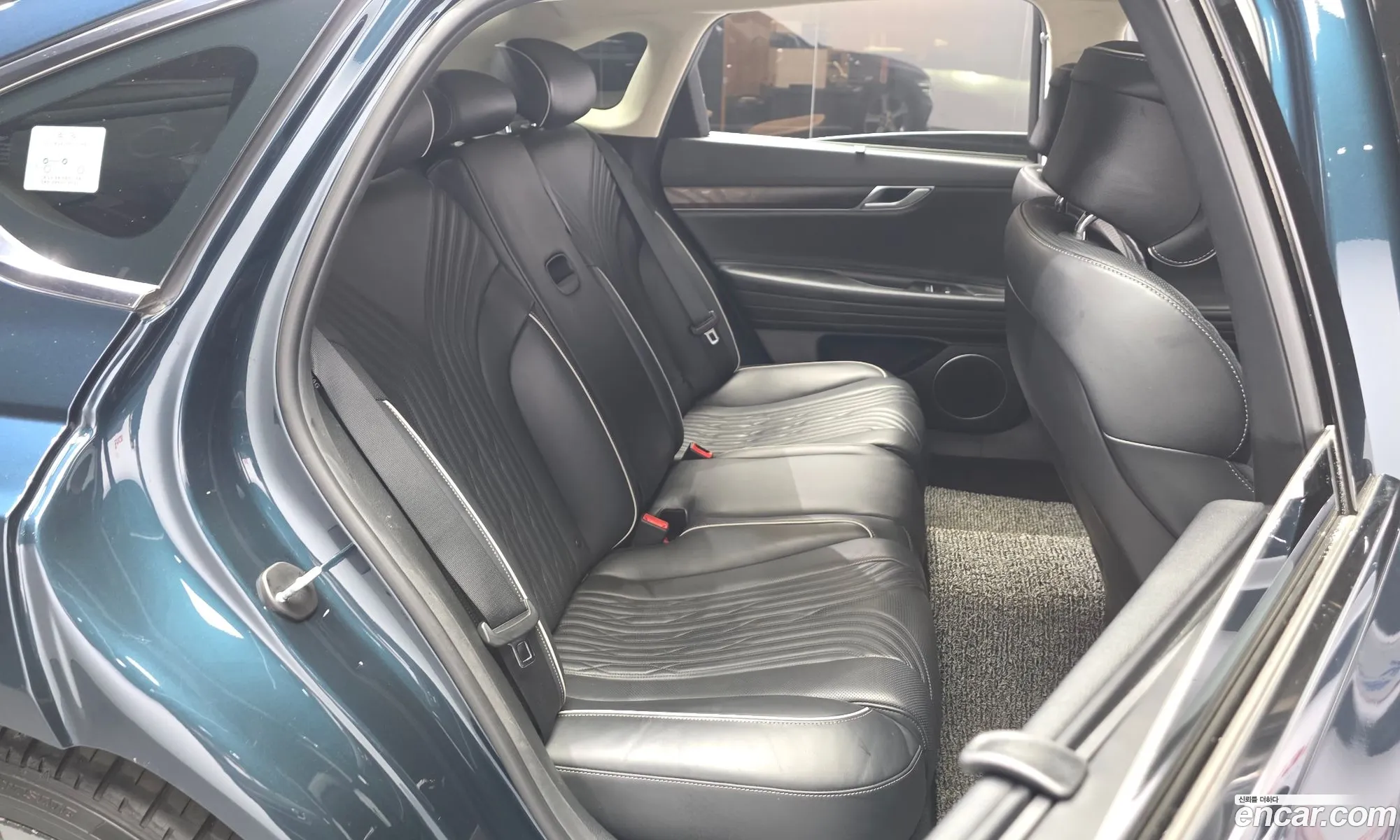Genesis G80 2020 KMTGB41CDMU000917 — 31