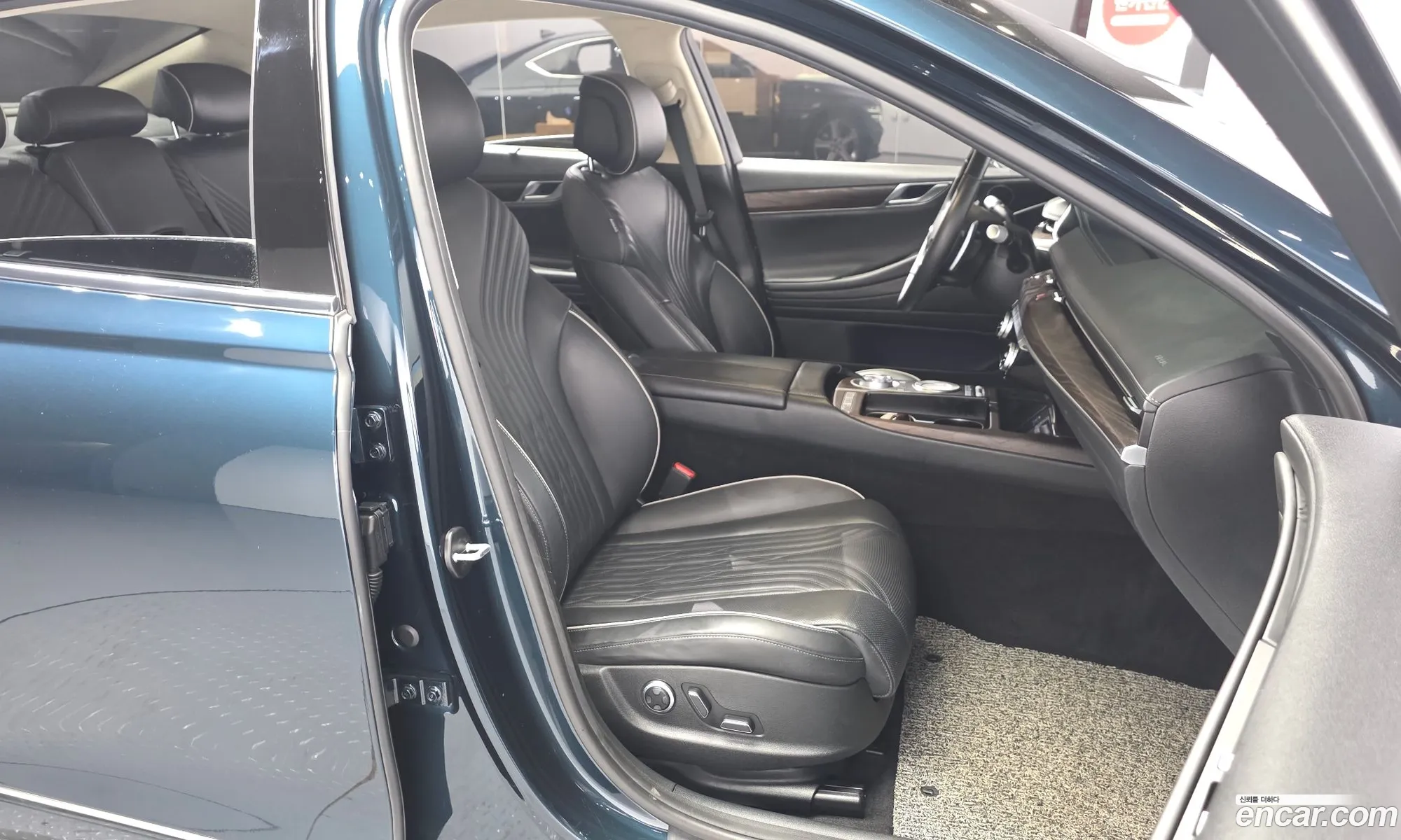 Genesis G80 2020 KMTGB41CDMU000917 — 33
