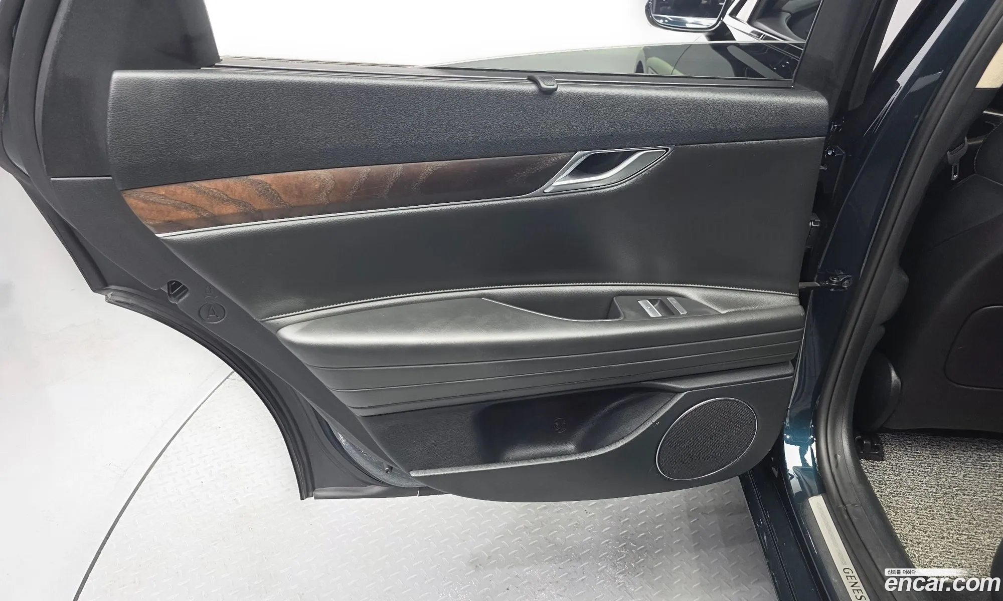 Genesis G80 2020 KMTGB41CDMU000917 — 17