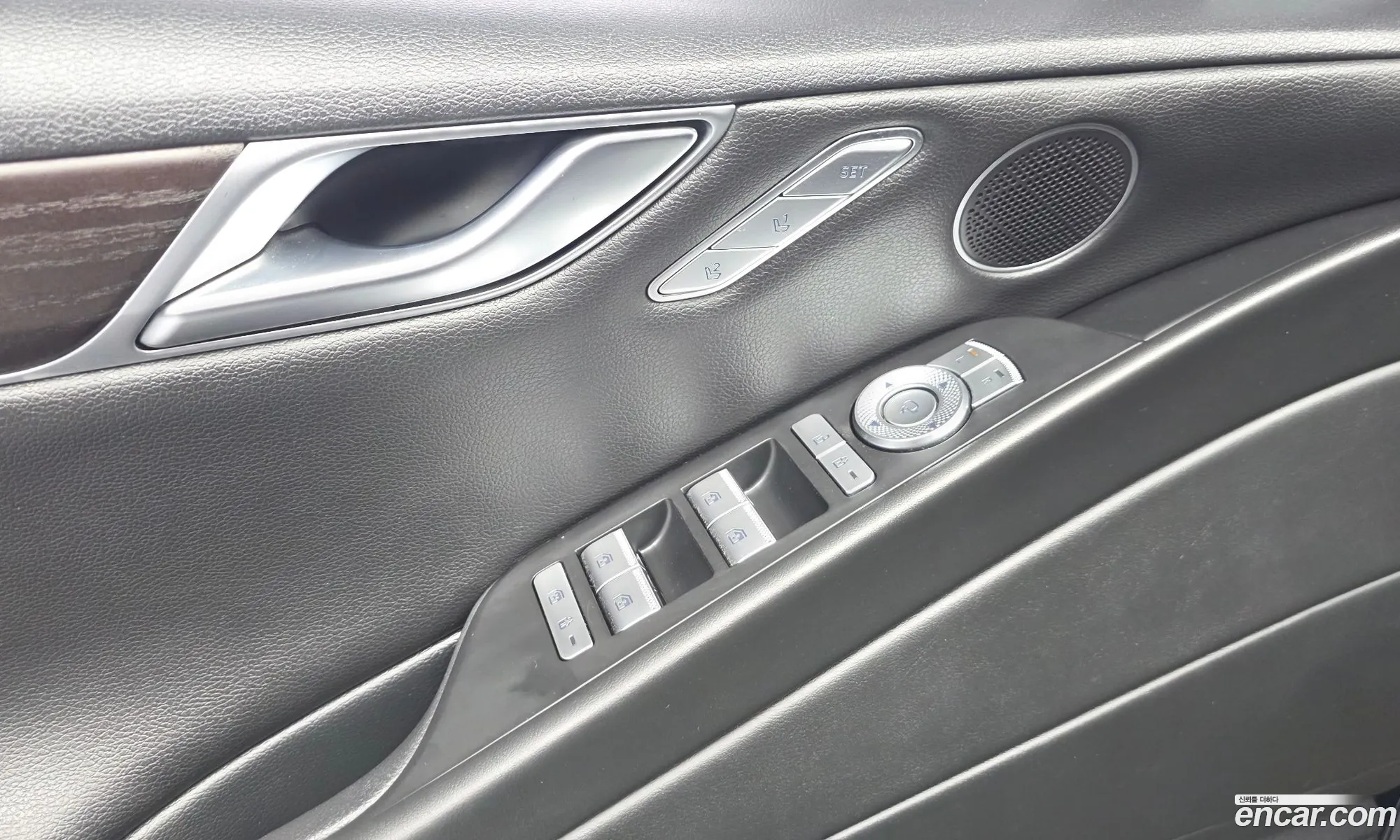 Genesis G80 2020 KMTGB41CDMU000917 — 18