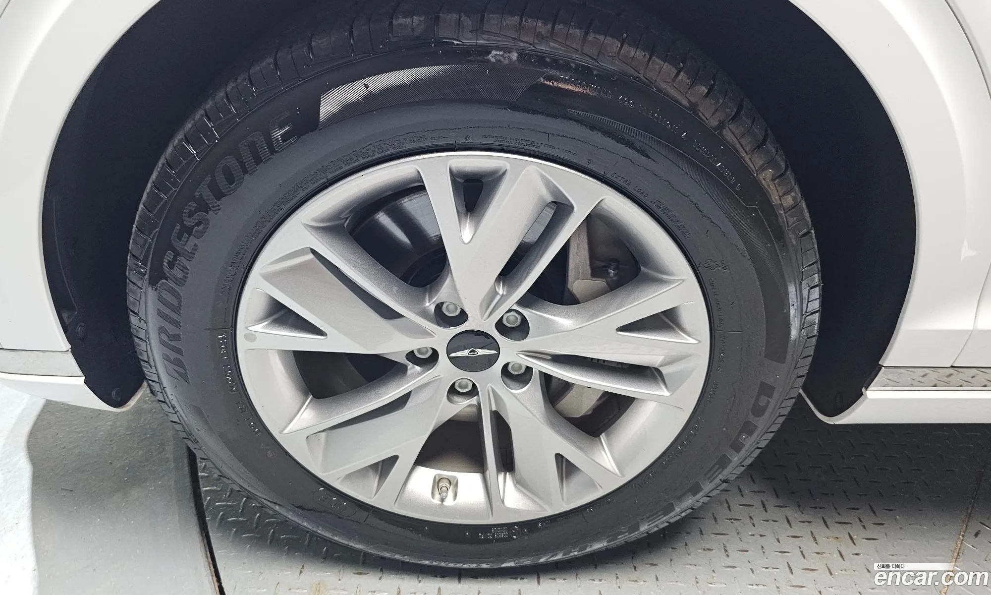 Genesis GV70 2024 KMTMA81BBSU207422 — 2