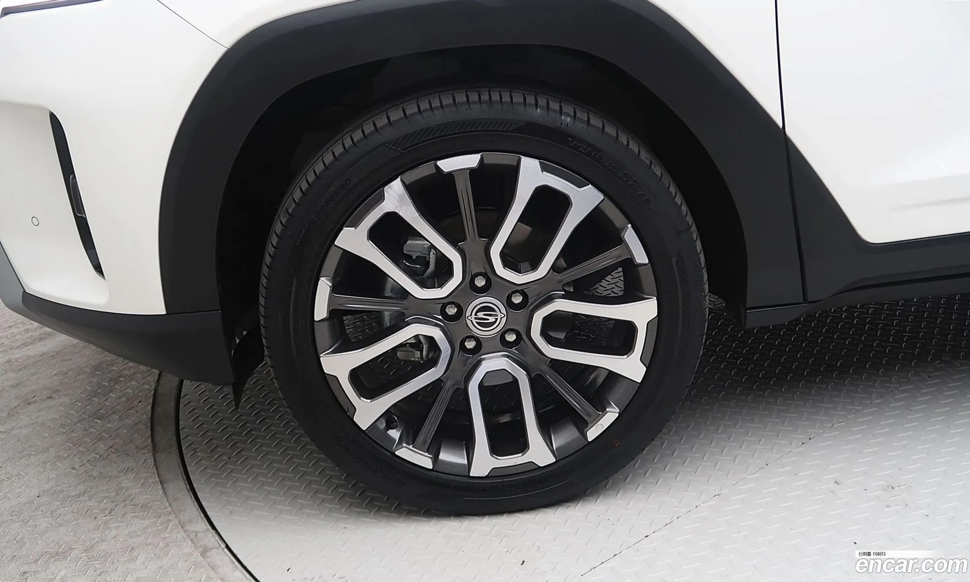 KG Mobility (SsangYong) Torres 2023 — 18