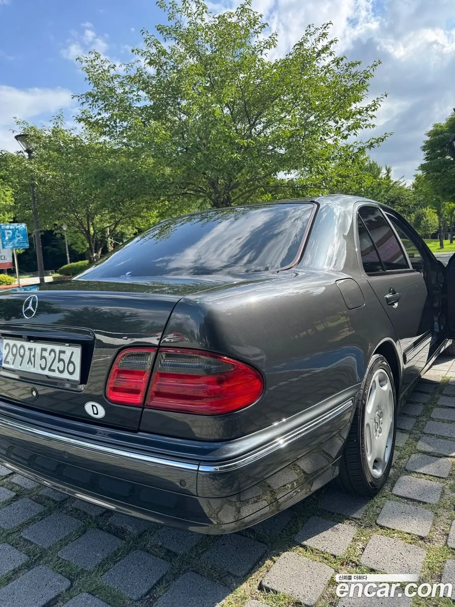 Mercedes-Benz E-Class W210 2001 — 19