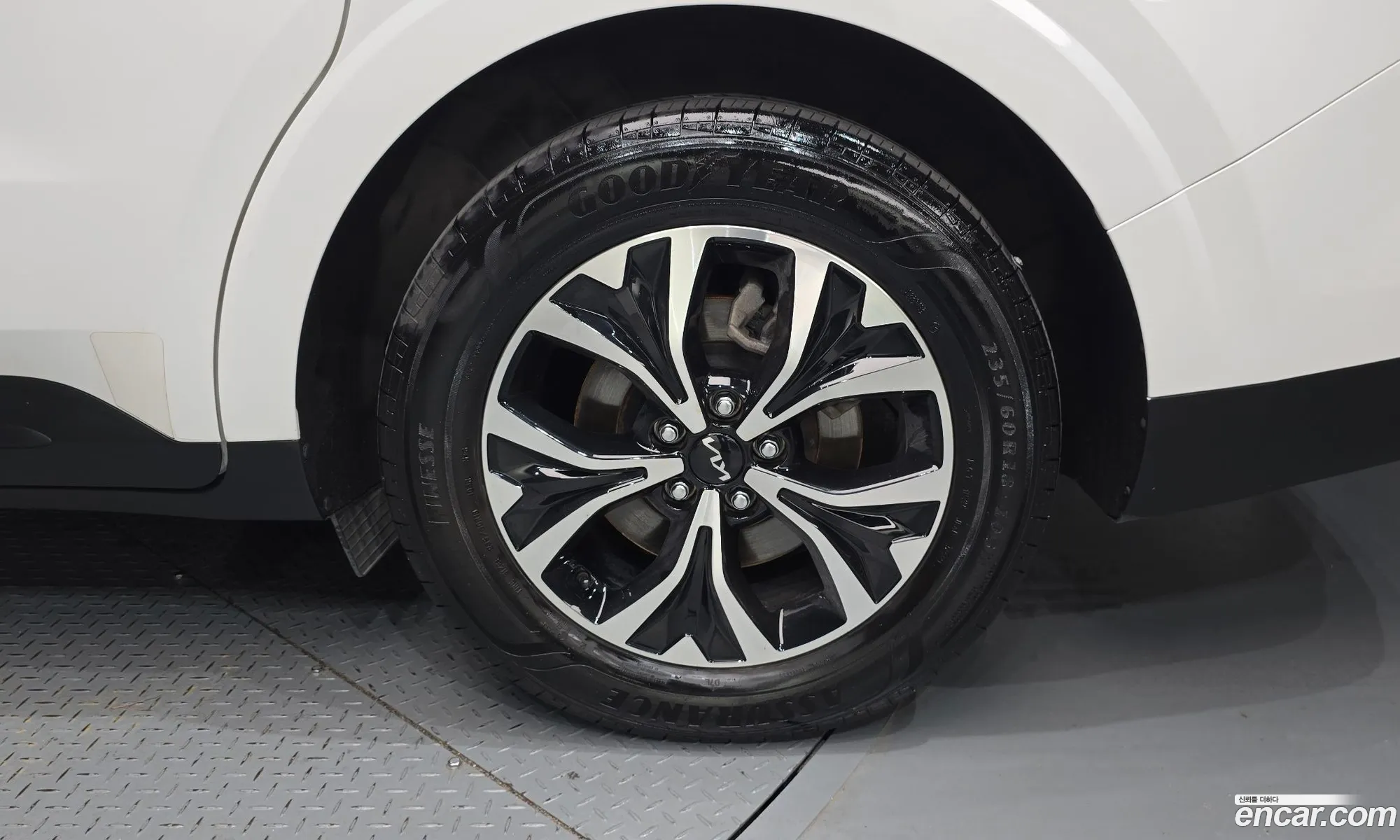 Kia Carnival 2023 — 22
