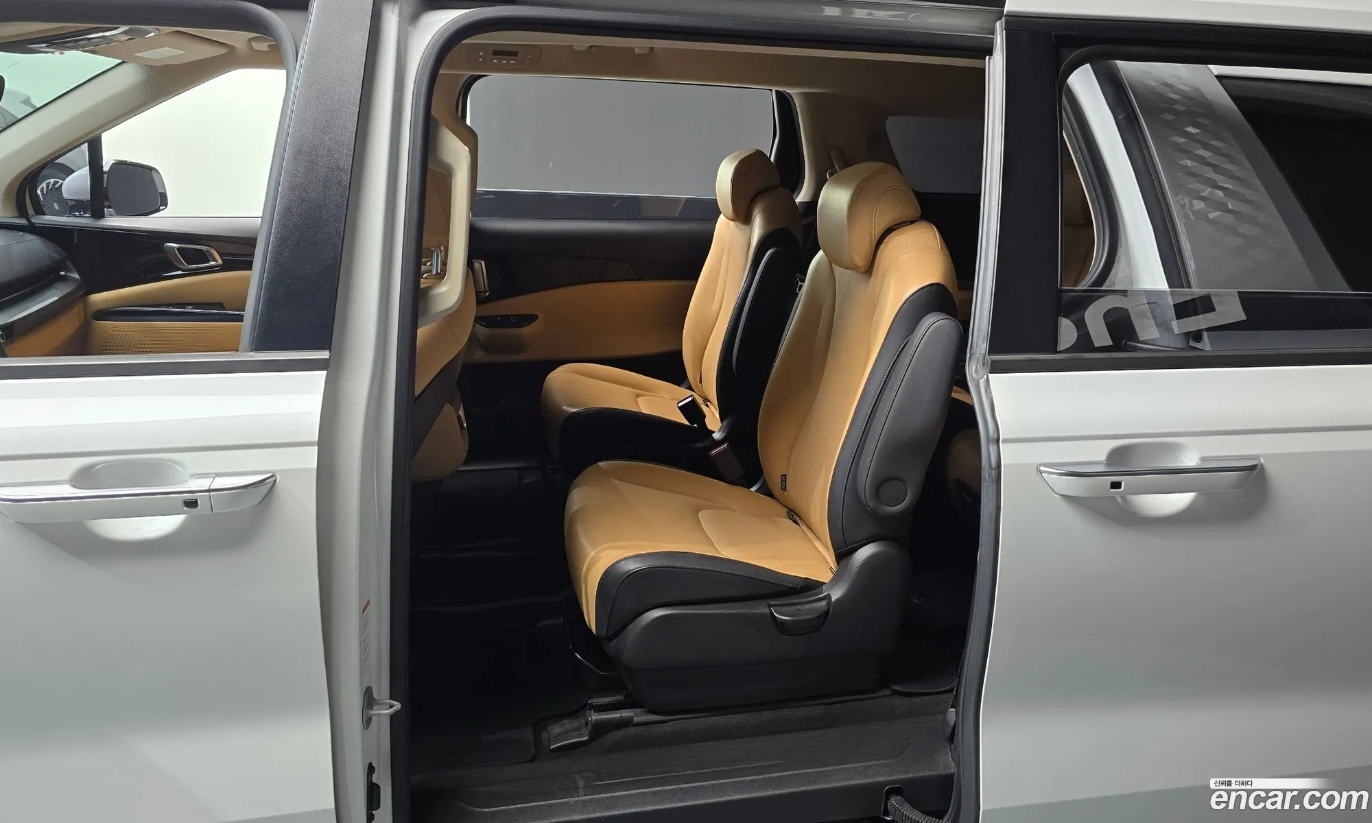 Kia Carnival 2023 — 11